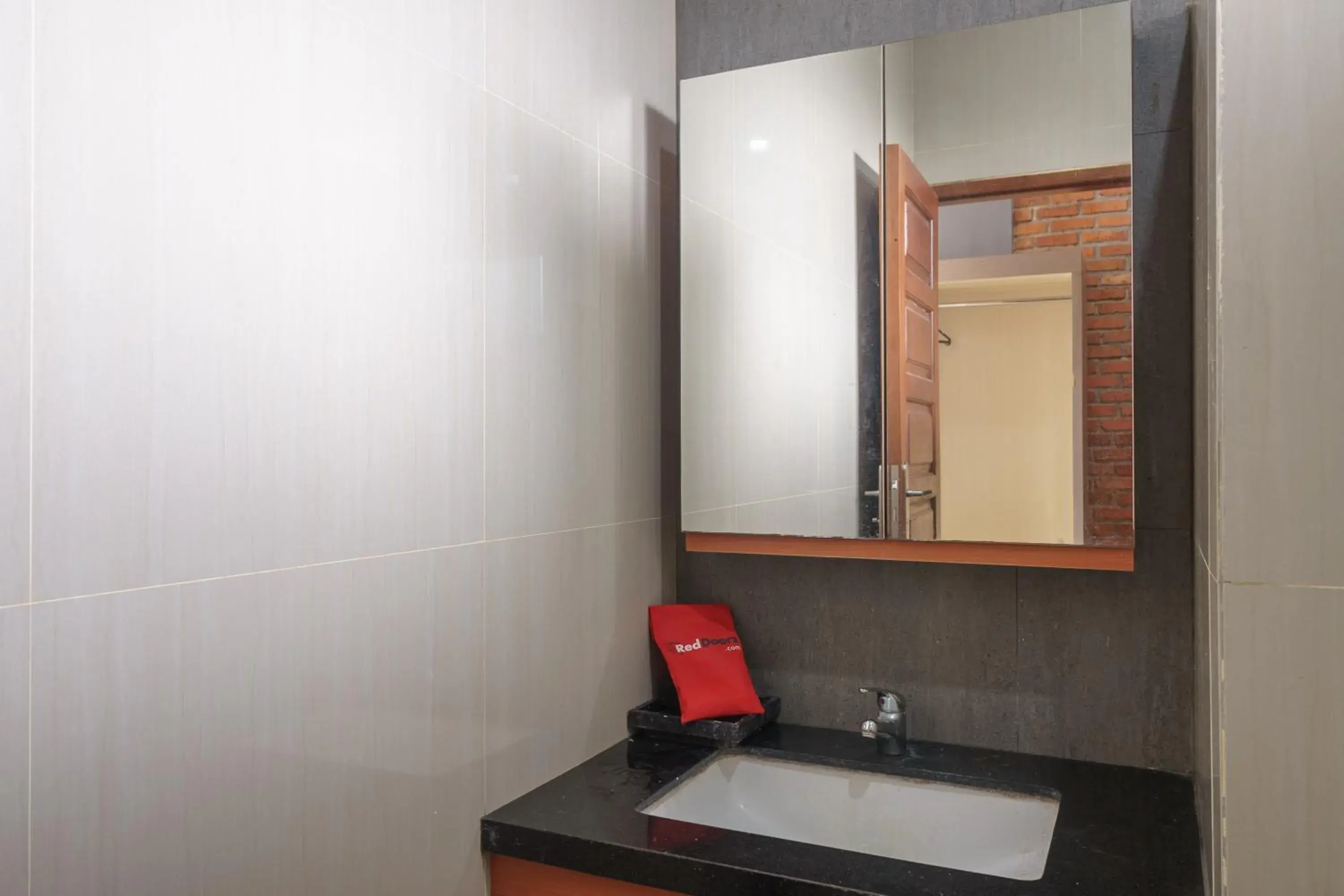 Bathroom in RedDoorz Plus at Hotel Negeri Baru Lodaya Puncak