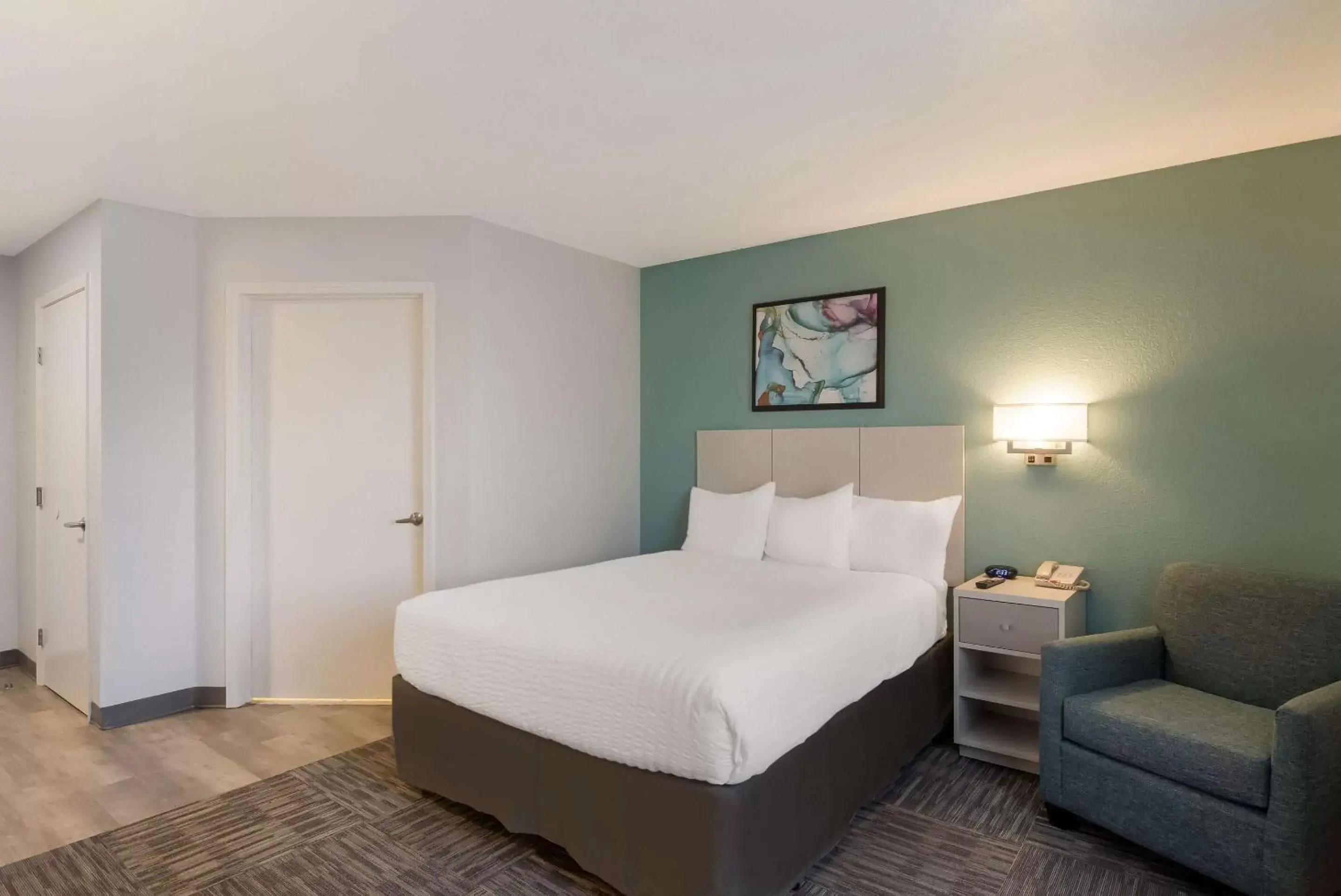 Bedroom, Bed in MainStay Suites Denver Tech Center