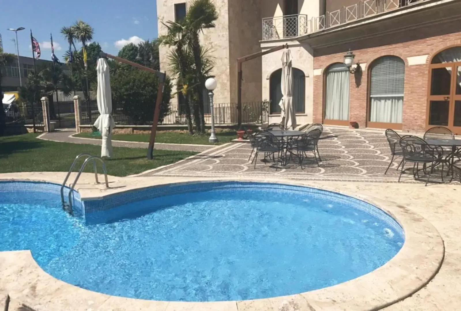 Facade/entrance, Swimming Pool in Park Hotel Imperatore Adriano