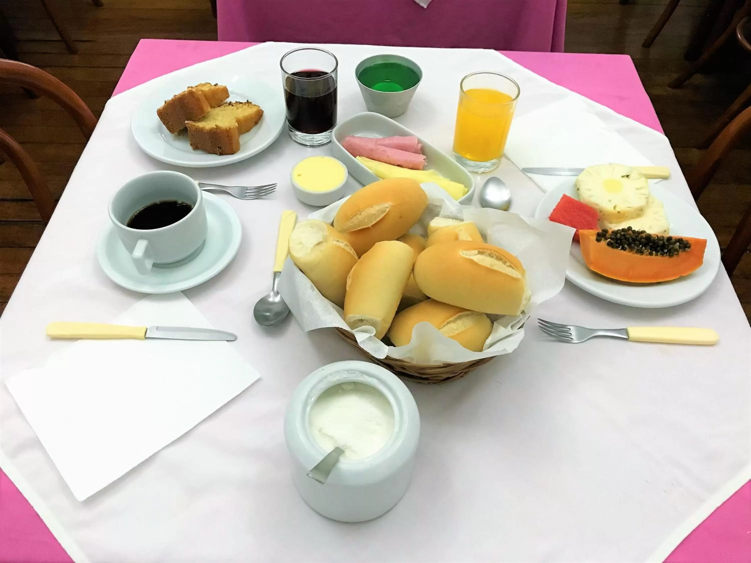 Breakfast in Hotel São Jorge São Paulo - Próximo a 25 de março, região do Brás, fácil acesso ao Expo Center Norte e Mercado Municipal SP