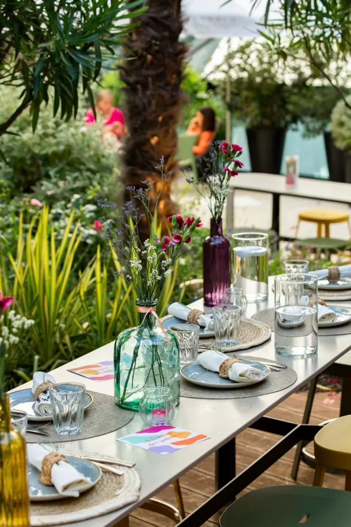 Patio in Oceania Paris Porte De Versailles