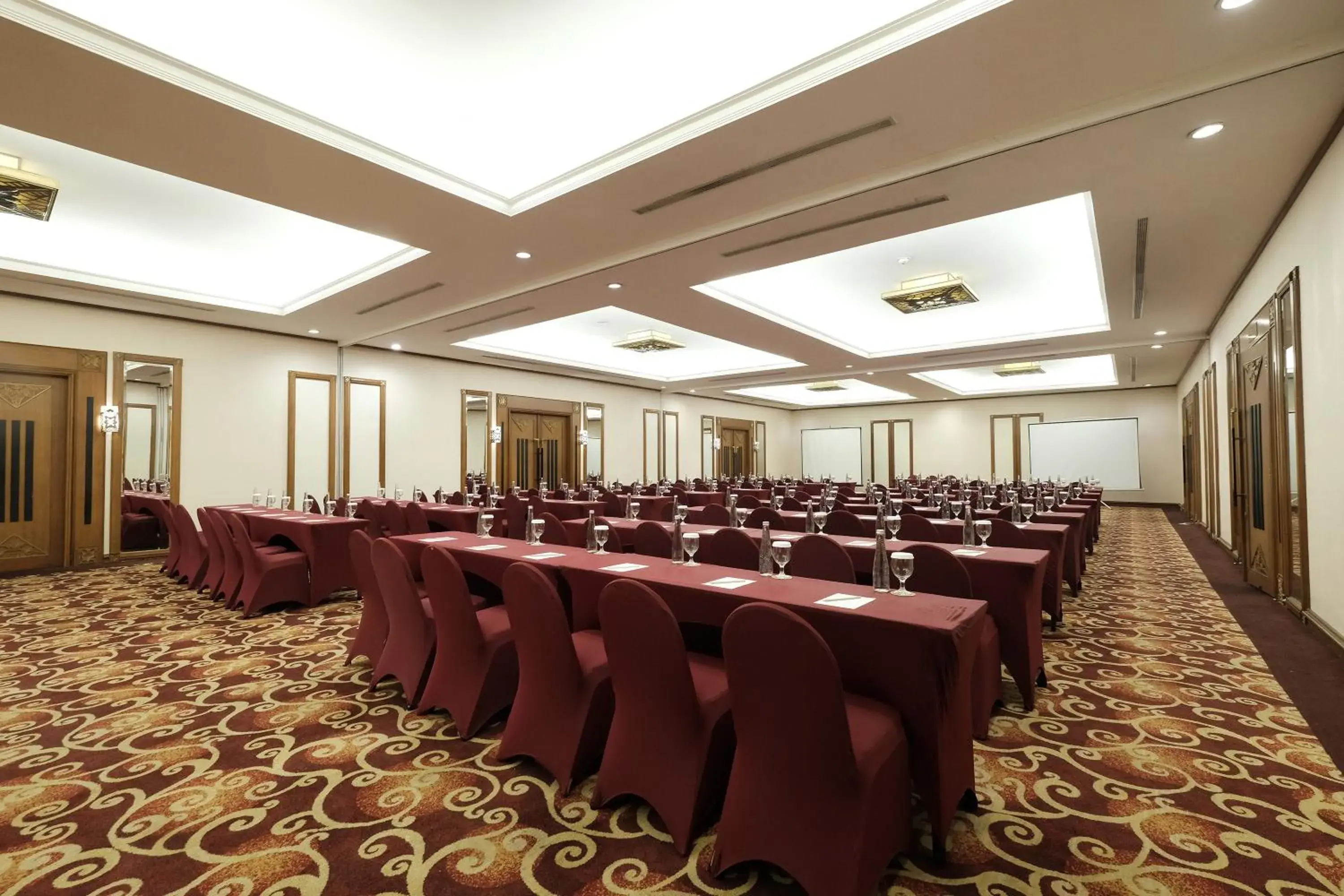 Meeting/conference room in Prime Plaza Hotel Jogjakarta