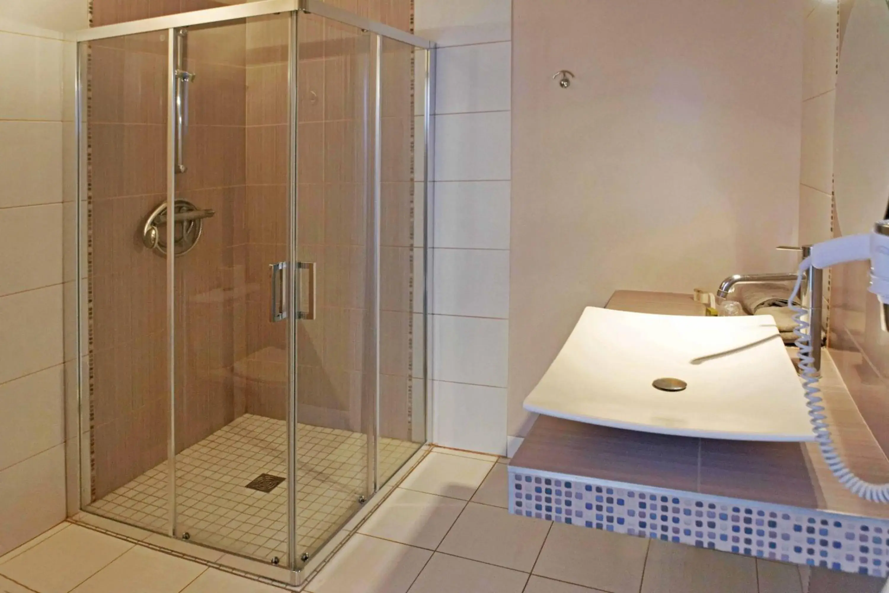 Shower, Bathroom in Le Relais Louis XI
