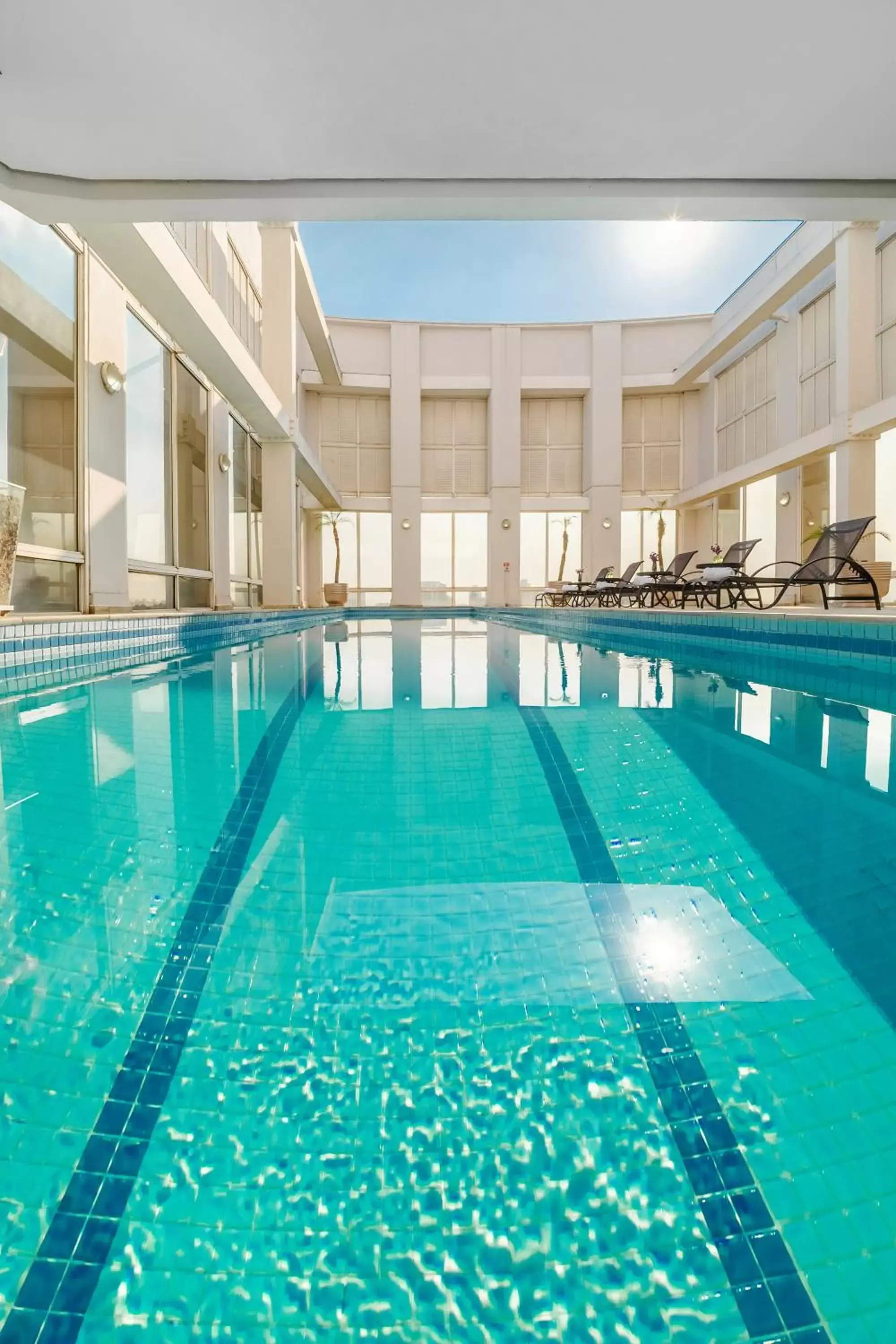 Balcony/Terrace, Swimming Pool in Mercure Guarulhos Aeroporto