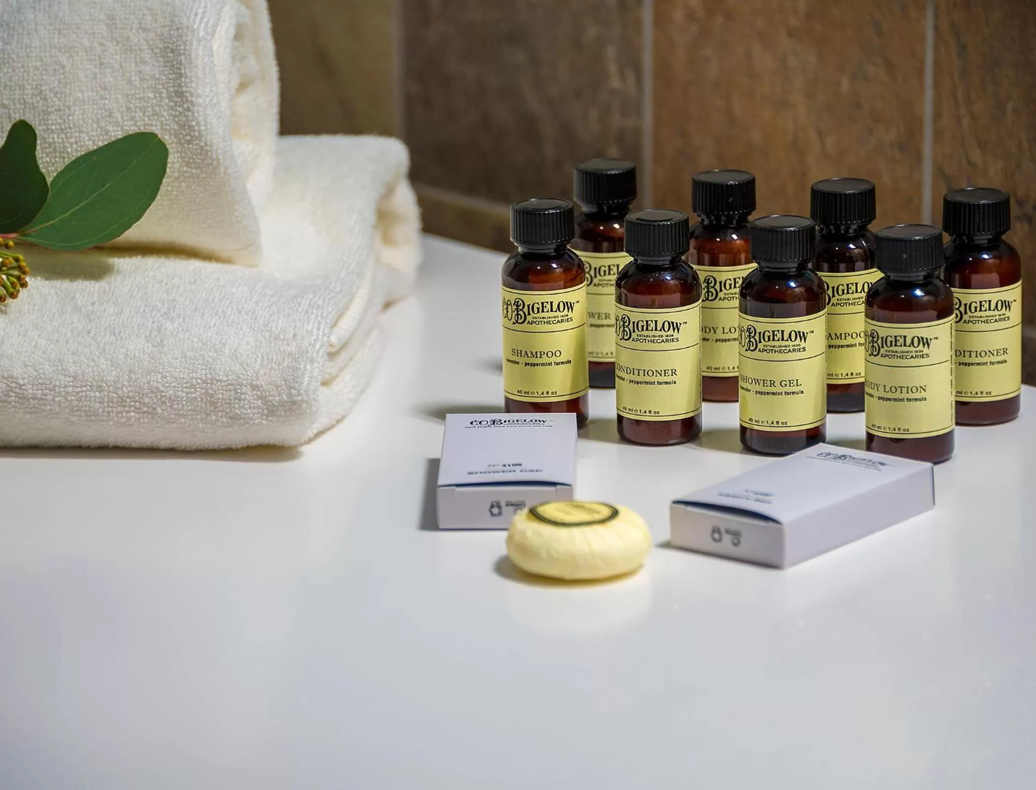 Shower in Artagonist Art Hotel