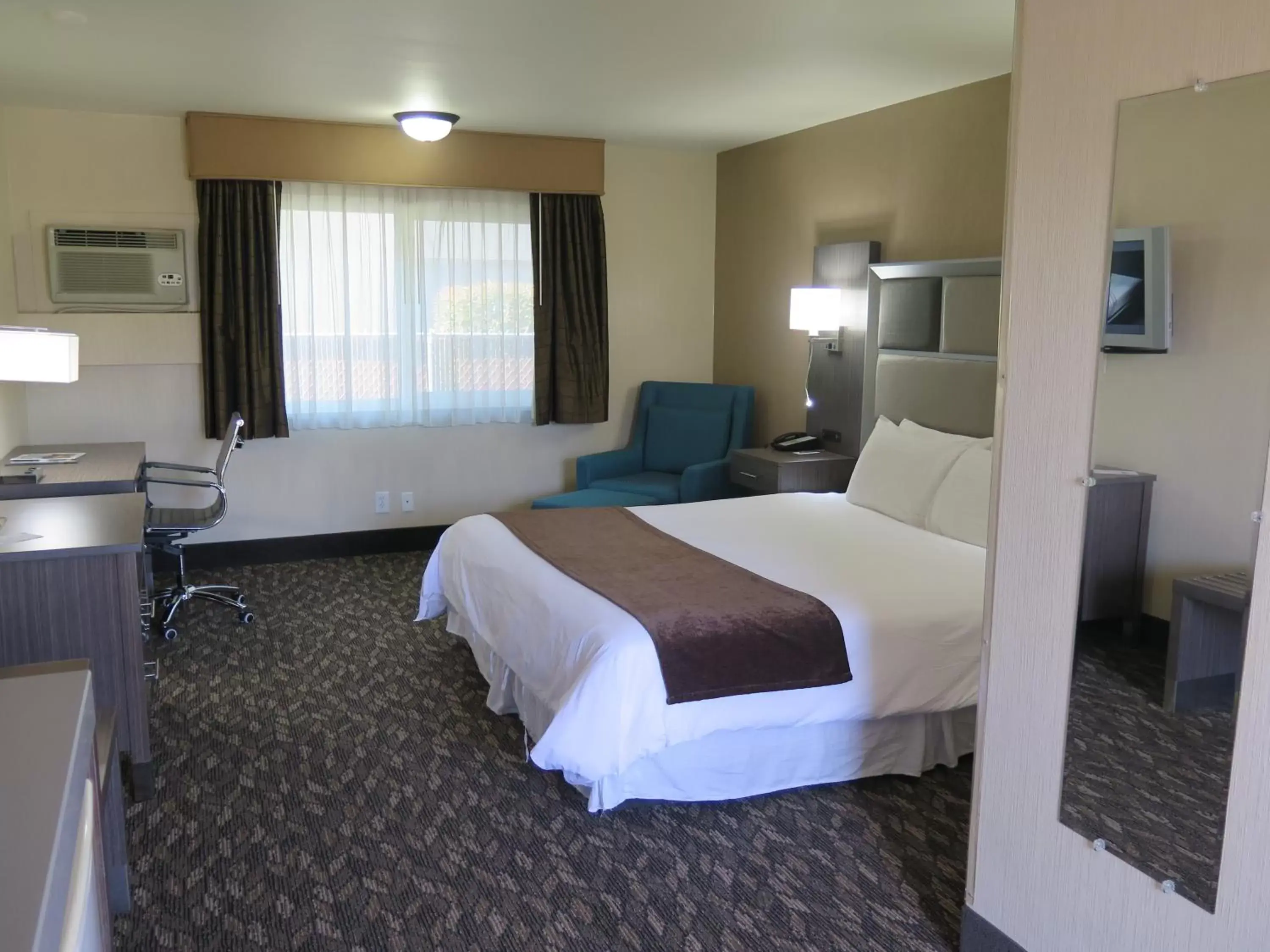 Photo of the whole room, Room Photo in Bonanza Inn and Suites