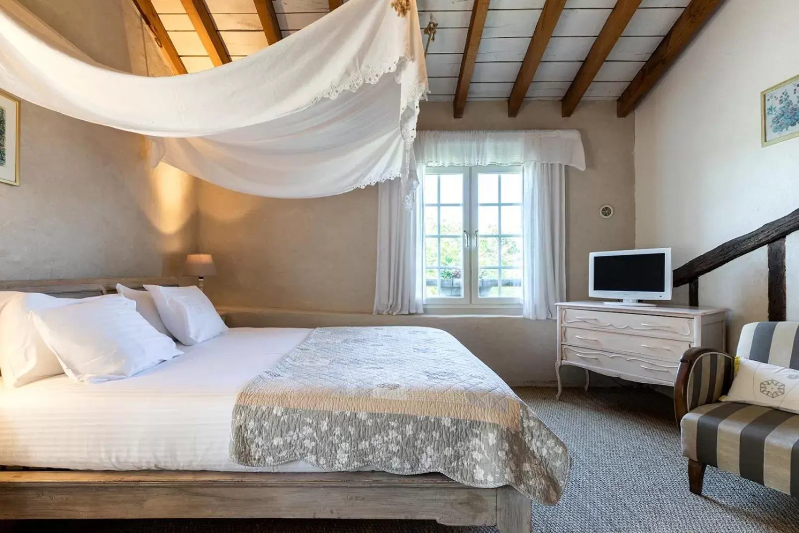 Bedroom, Bed in Domaine de Bassilour