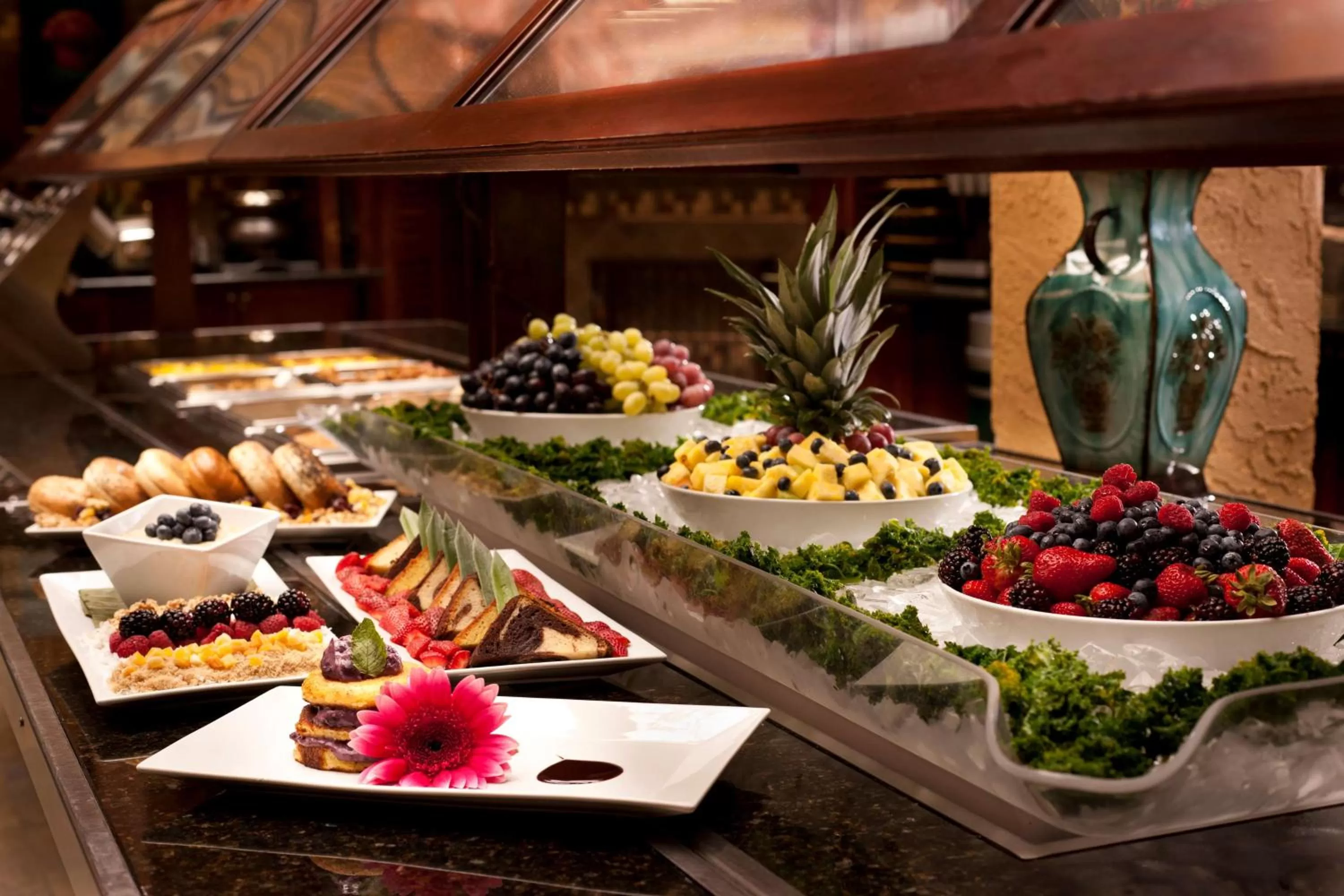 Dining area in Embassy Suites Lubbock