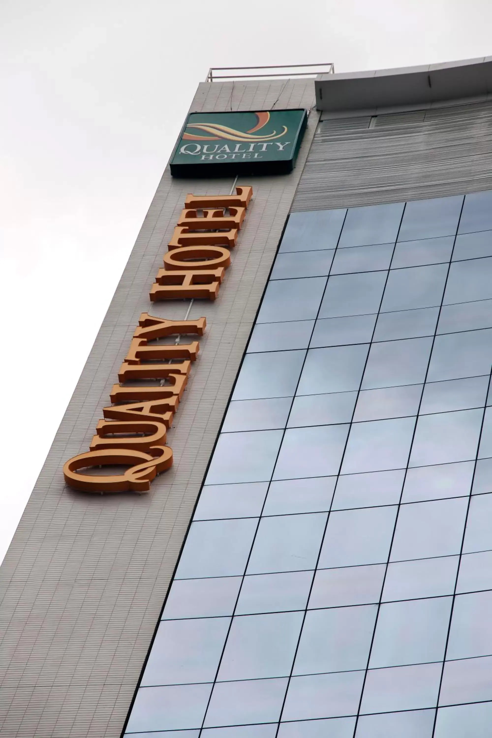 Facade/entrance, Property Building in Quality Hotel Vitória