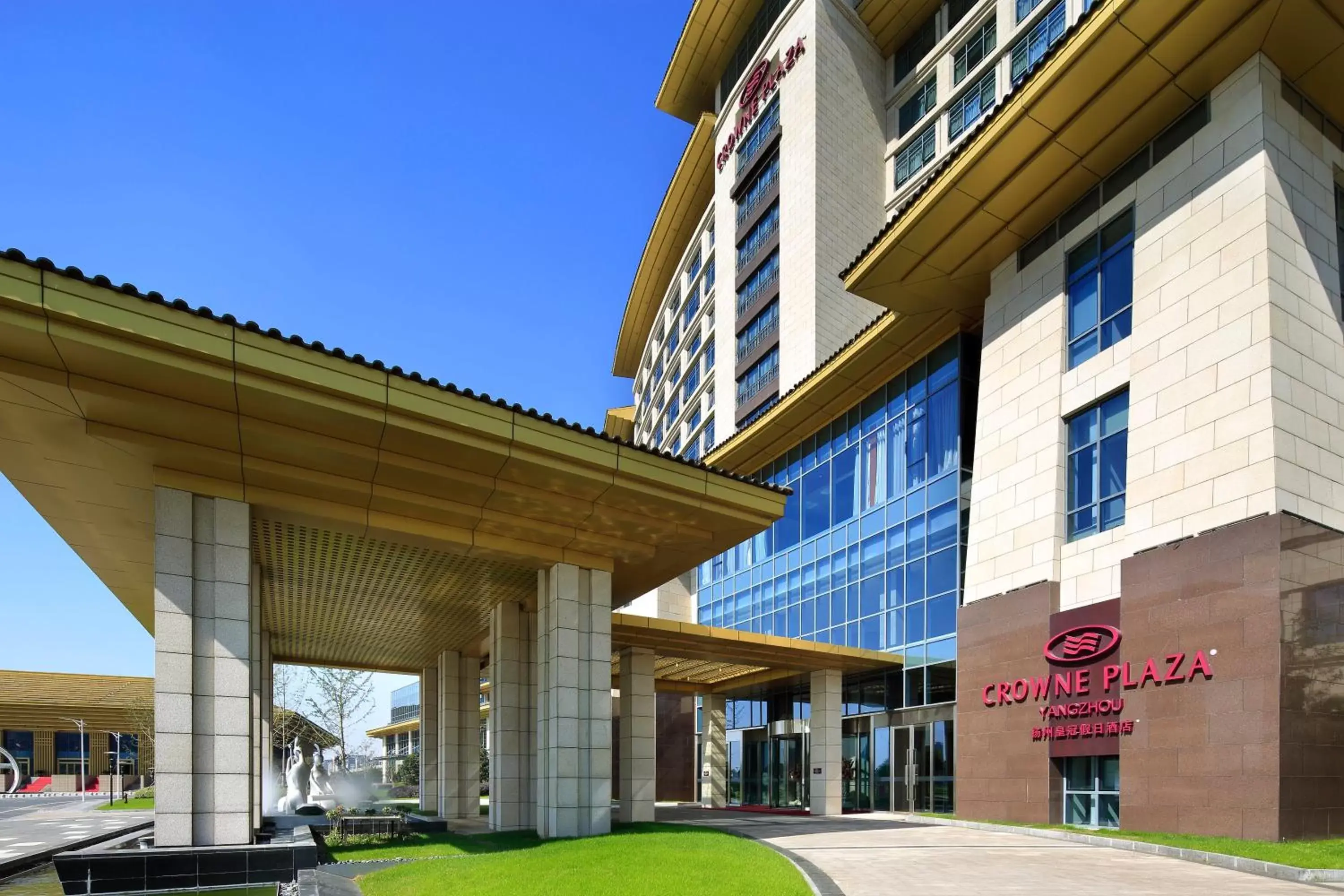 Property building in Crowne Plaza Yangzhou by IHG Property building in Crowne Plaza Yangzhou by IHG
