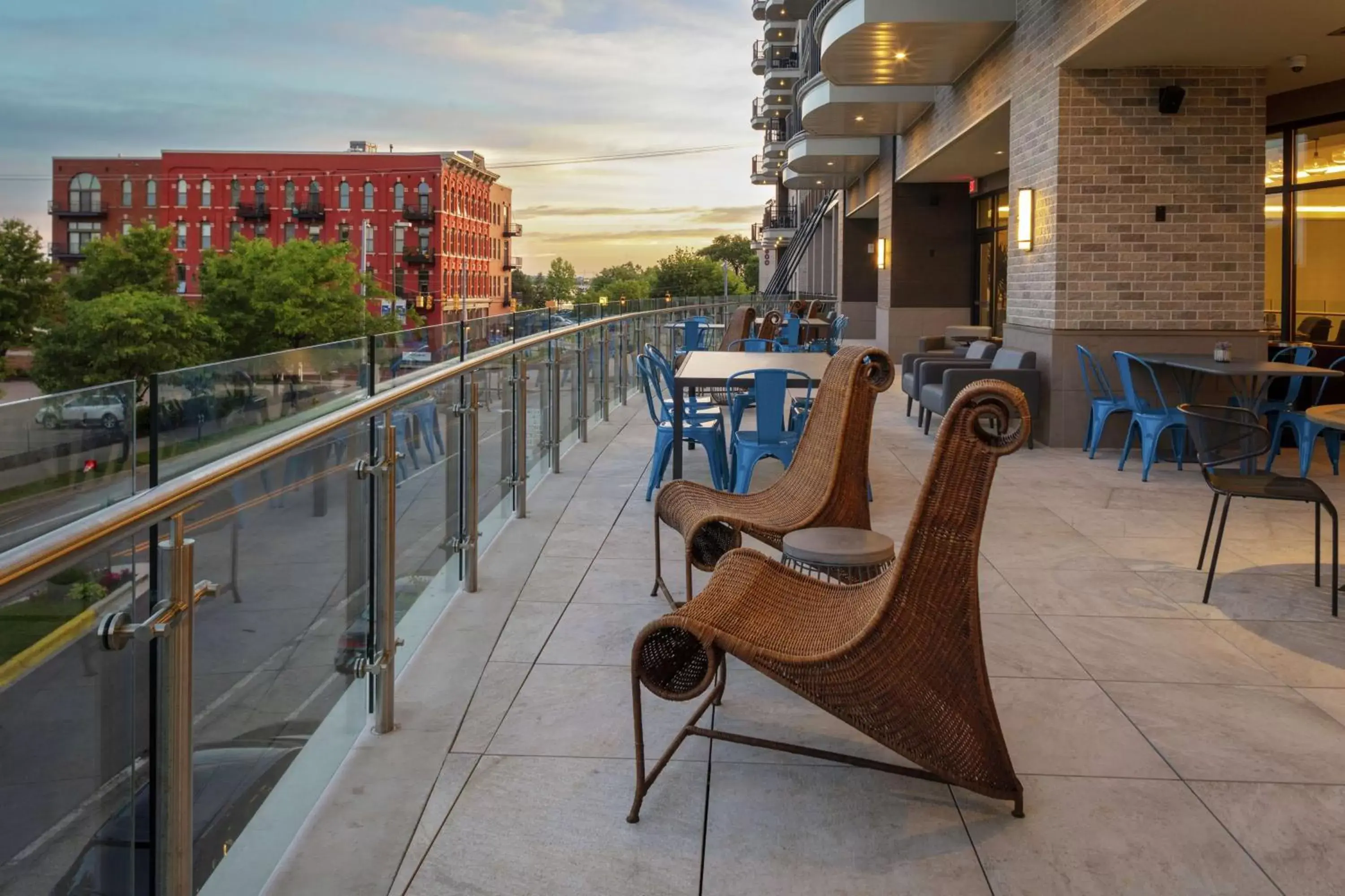 Lounge or bar, Balcony/Terrace in Embassy Suites By Hilton Grand Rapids Downtown