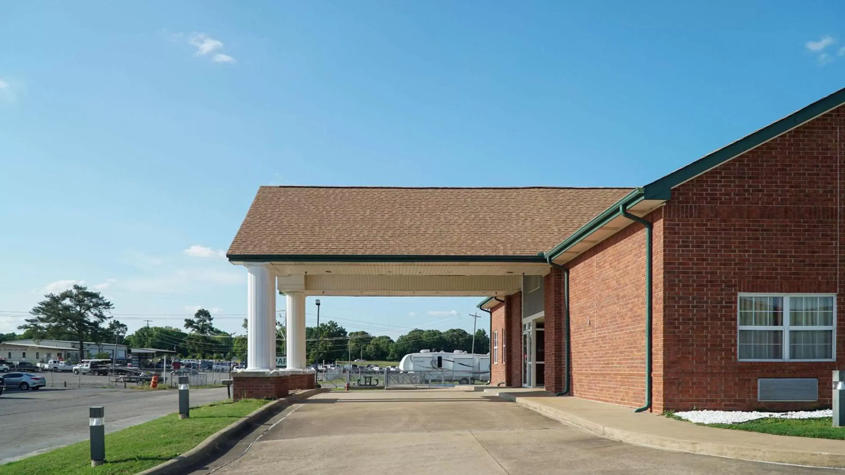 Property Building in Rodeway Inn