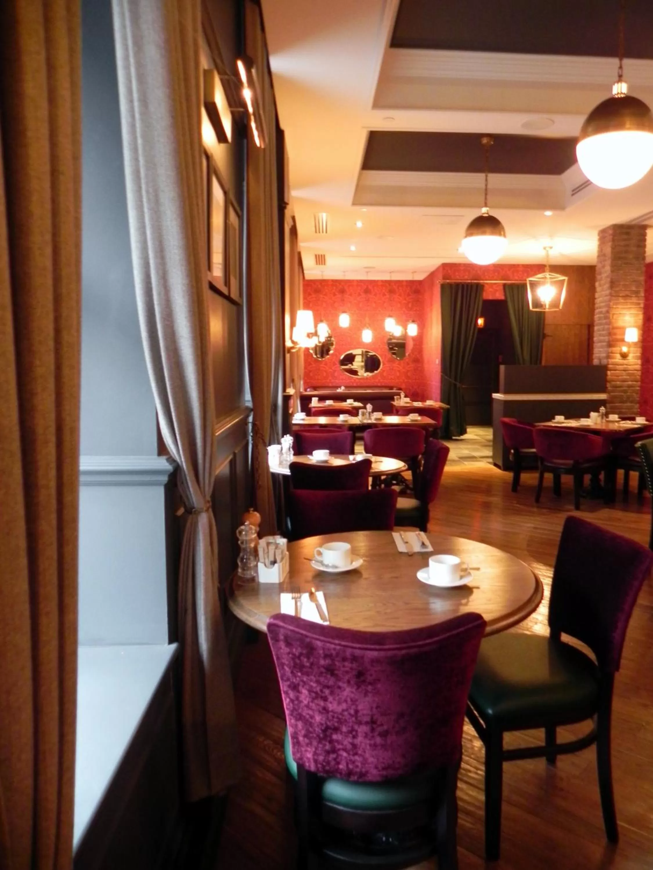 Restaurant/places to eat in DoubleTree by Hilton Ottawa Downtown