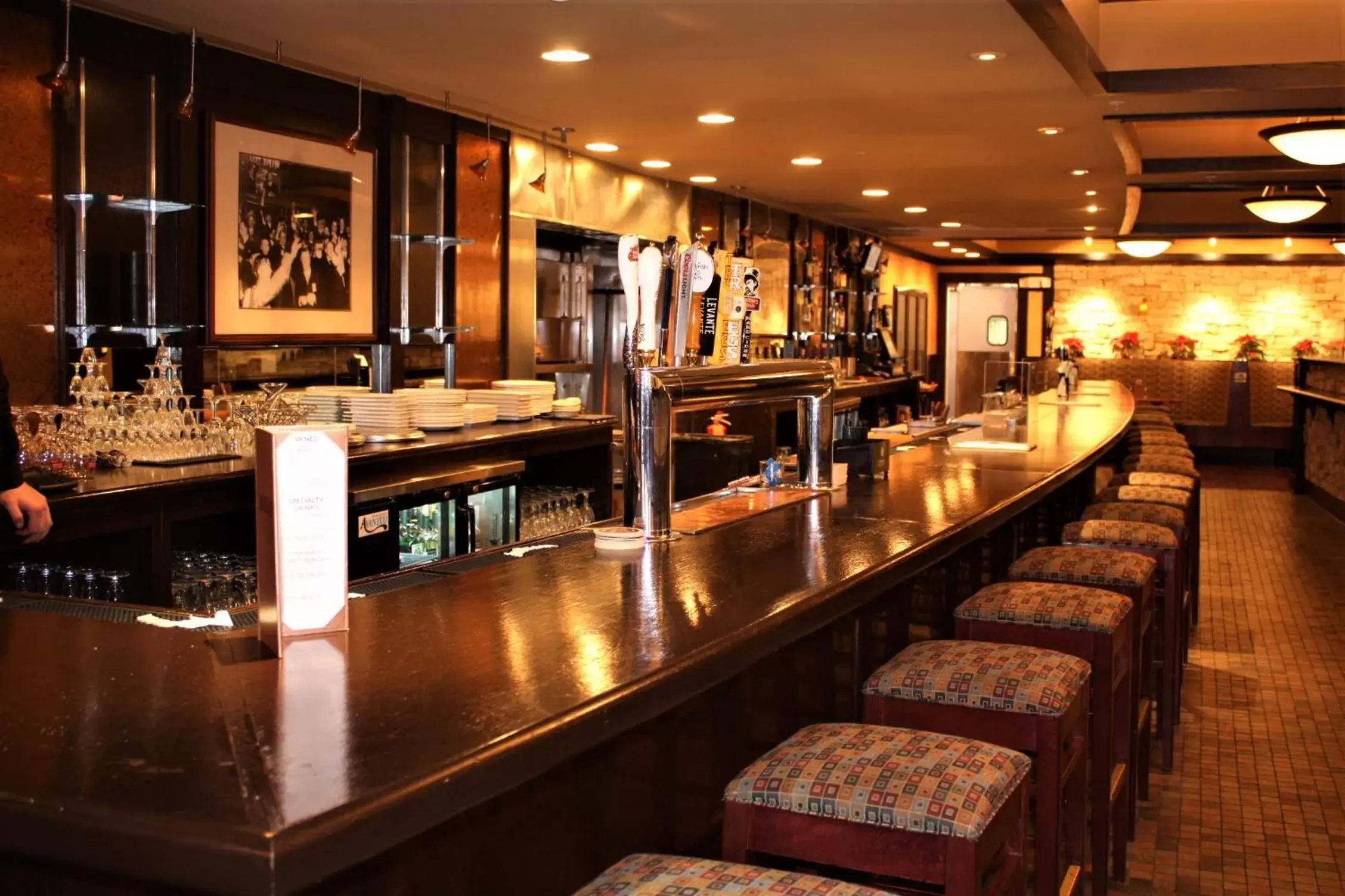 Restaurant/places to eat in Waynebrook Inn Restaurant/places to eat in Waynebrook Inn