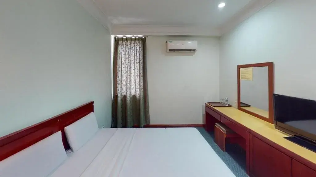 Bedroom, TV/Entertainment Center in OYO 90847 Hotel Asia City