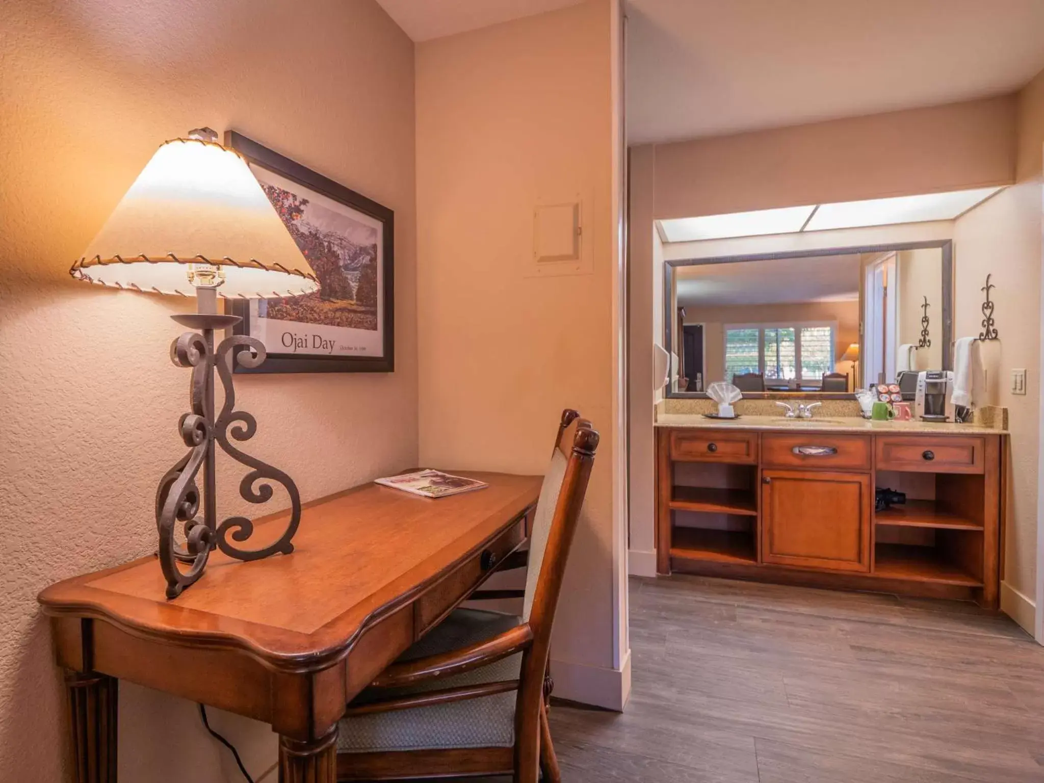 Dining Area in Casa Ojai Inn