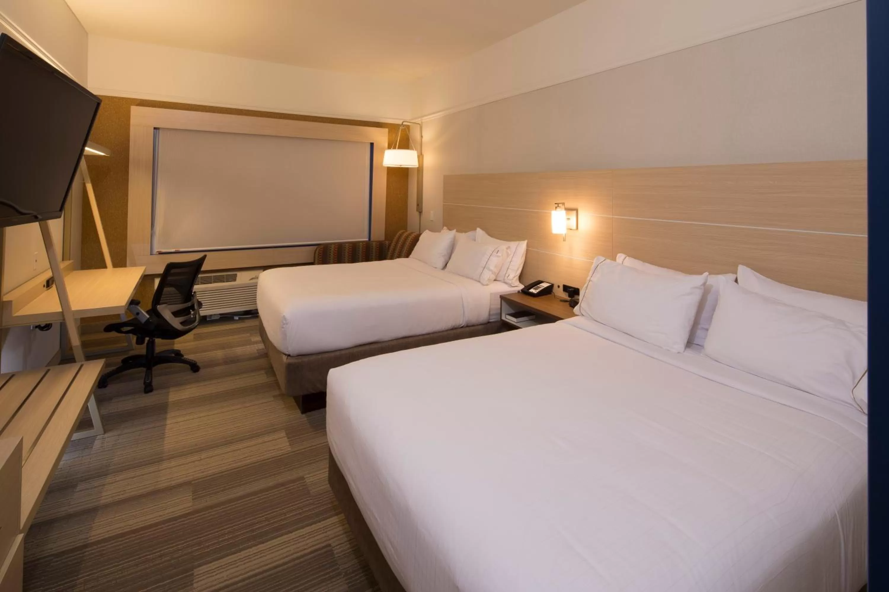 Photo of the whole room, Bed in Holiday Inn Express & Suites Port Huron by IHG