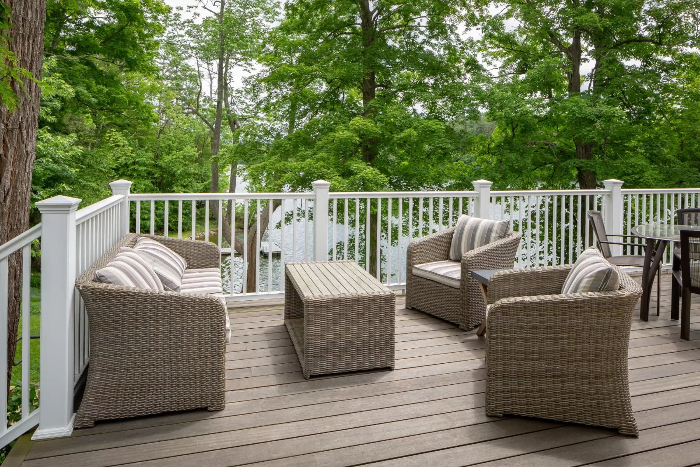 Balcony/Terrace in Lakehouse Inn