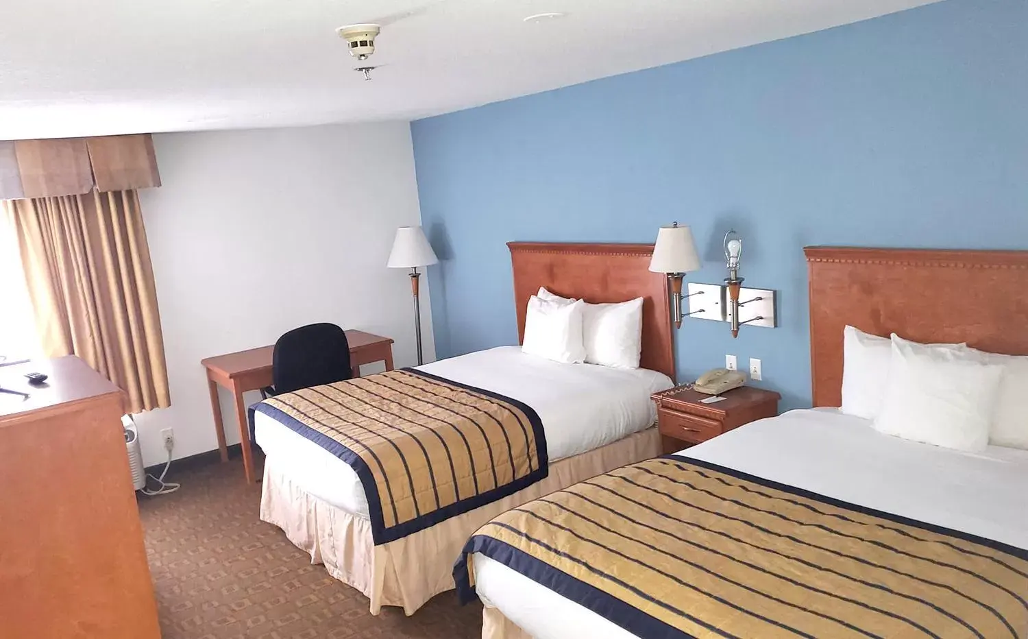 Bed in Coratel Inn & Suites by Jasper New Braunfels IH-35 EXT 189