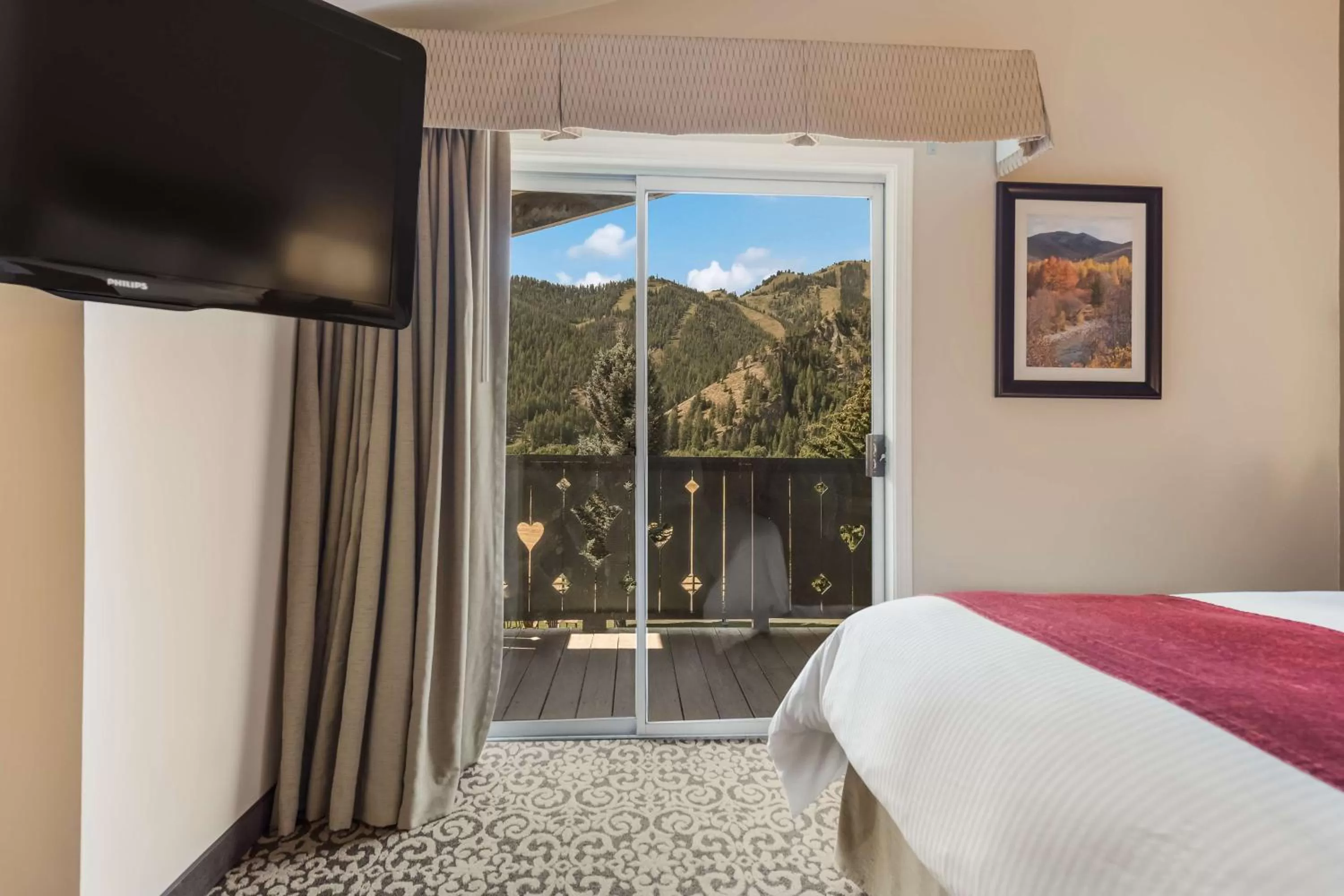 Bedroom, Bed in Best Western Tyrolean Lodge