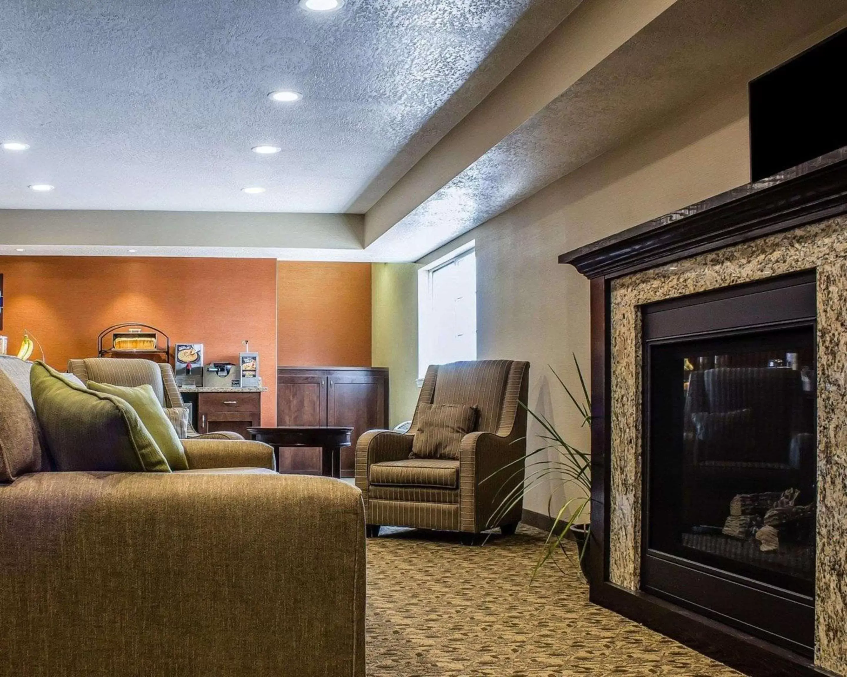 Lobby or reception, Seating Area in MainStay Suites Coralville - Iowa City