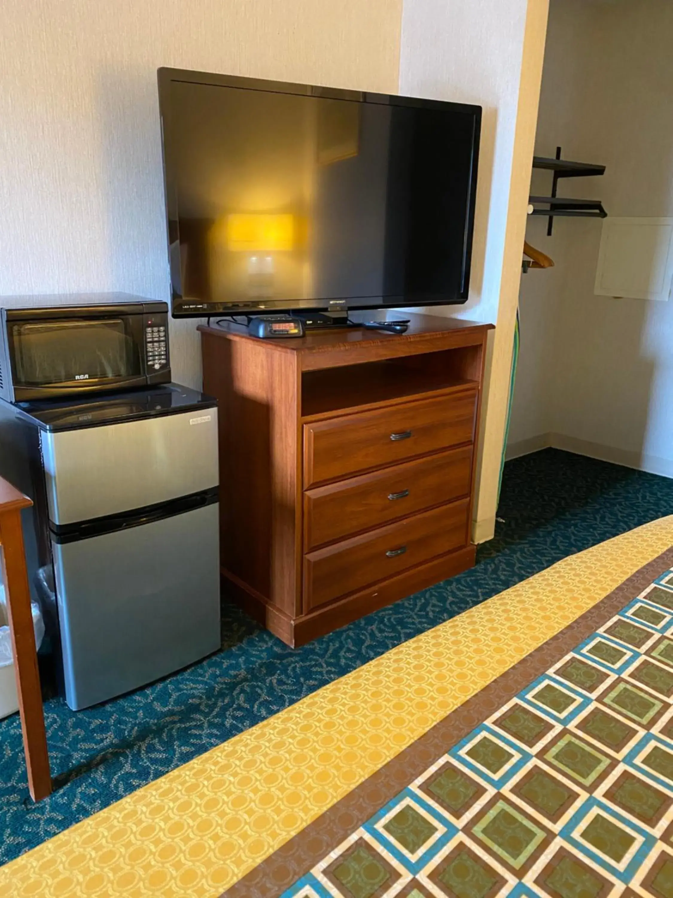 TV/Entertainment Center in Harrisonville Inn & Suites