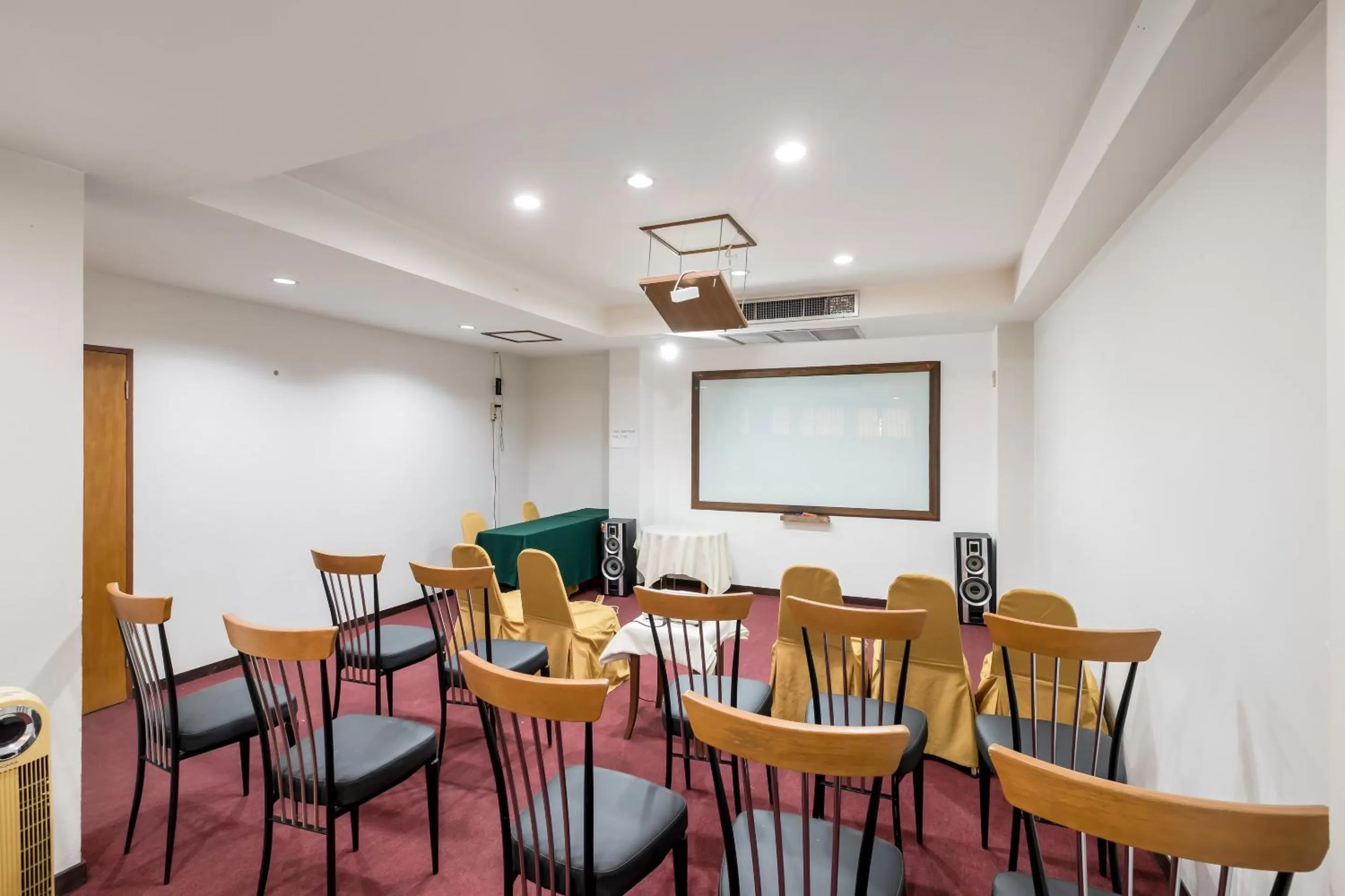 Meeting/conference room in JL Bangkok Hotel