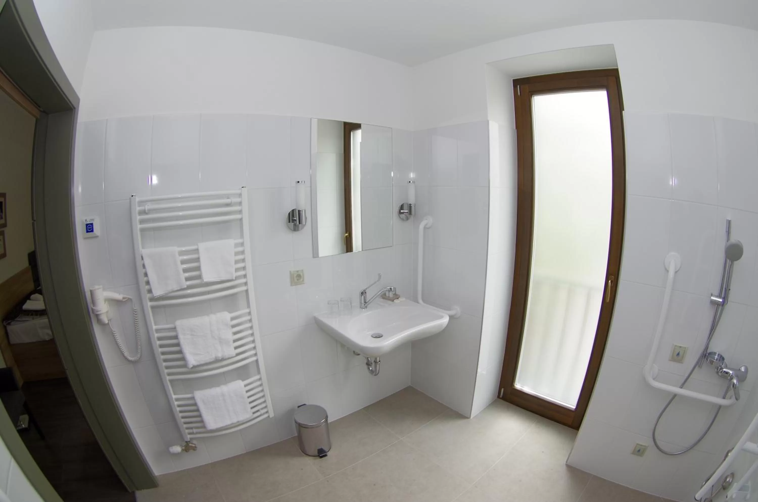 Shower in Hotel Therapia