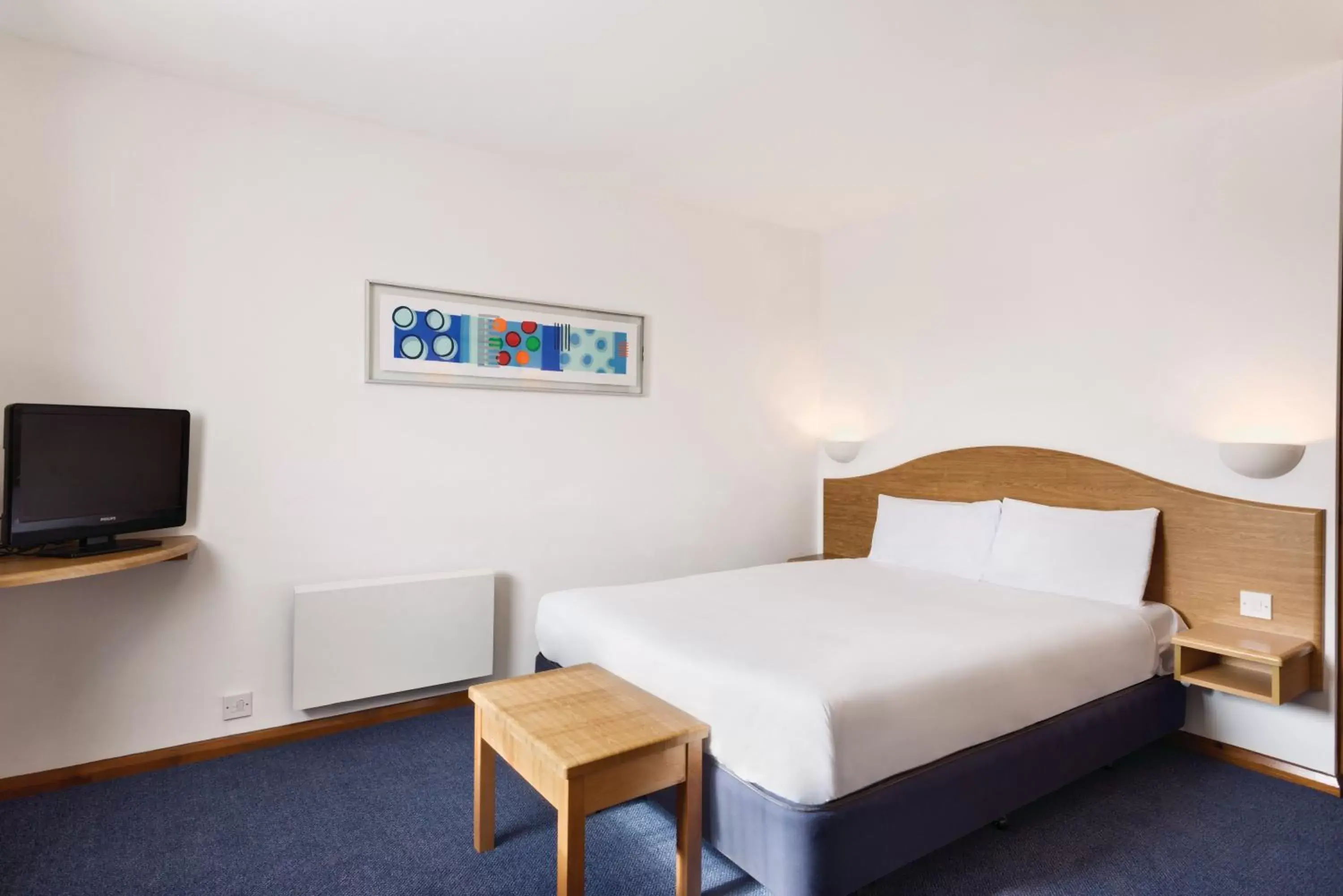 Photo of the whole room, Bed in Days Inn by Wyndham Telford Ironbridge