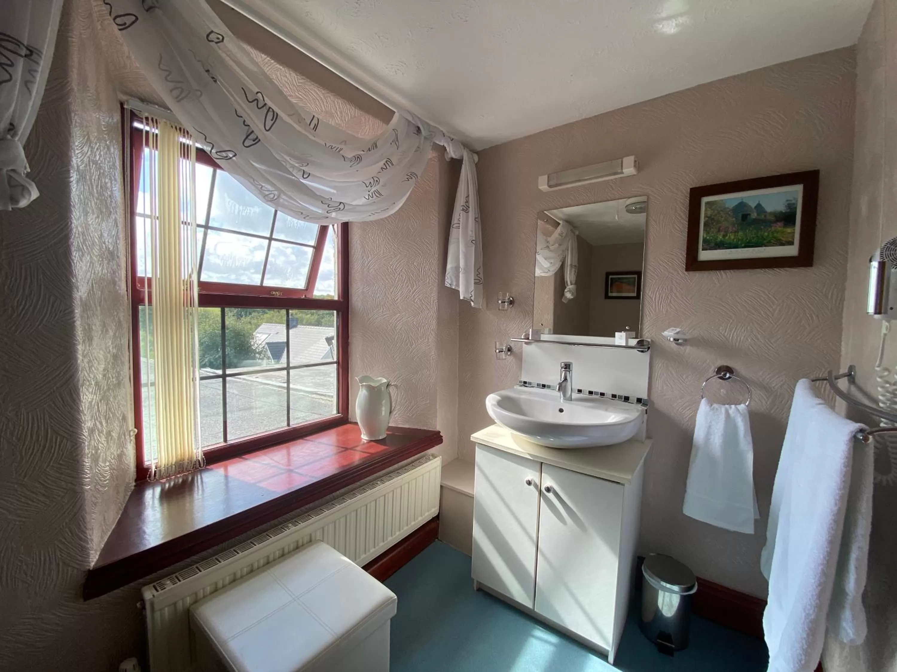 Bathroom, Bed in Flambards Hotel