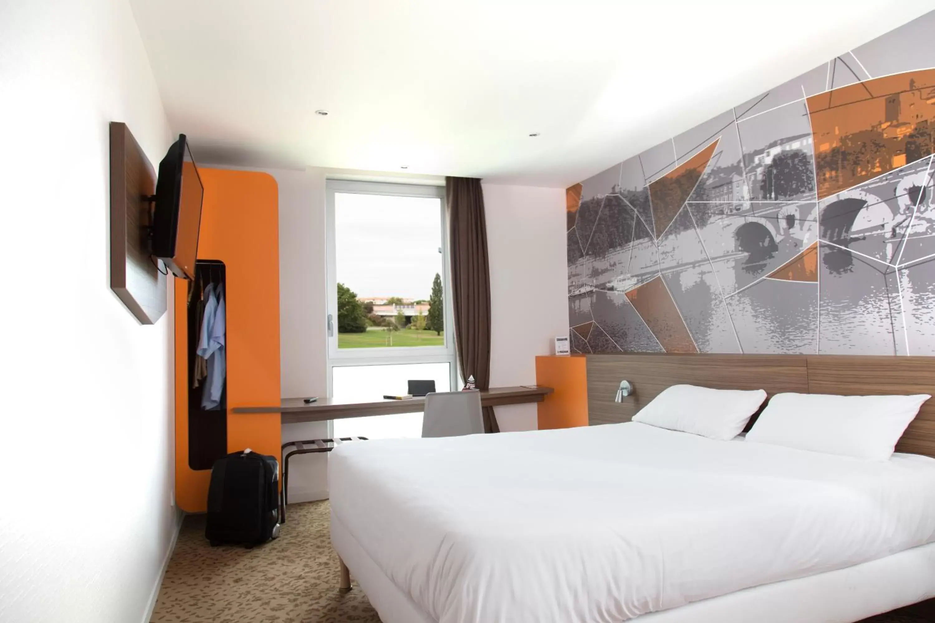 Bedroom in Brit Hotel Toulouse Colomiers – L’Esplanade