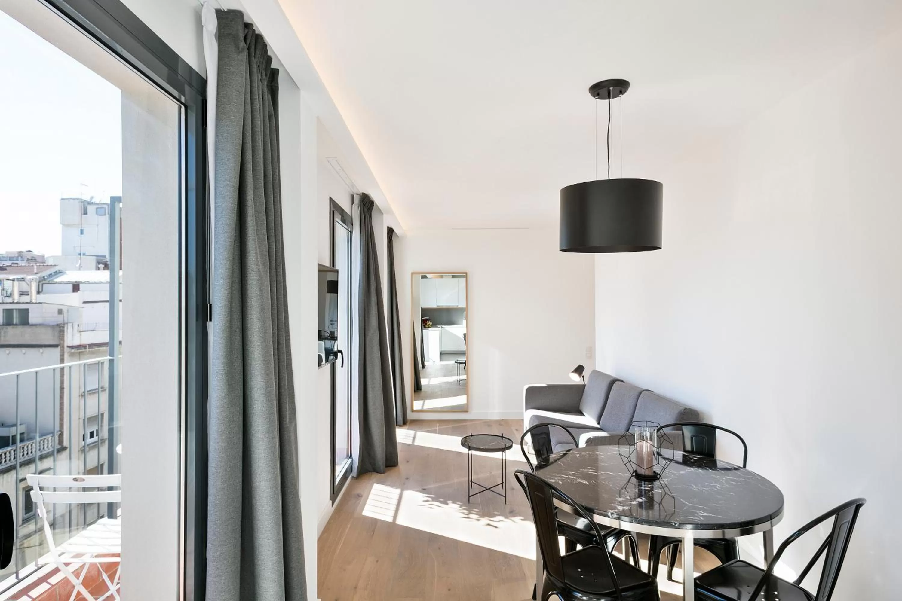 Photo of the whole room in Murmuri Residence Mercader