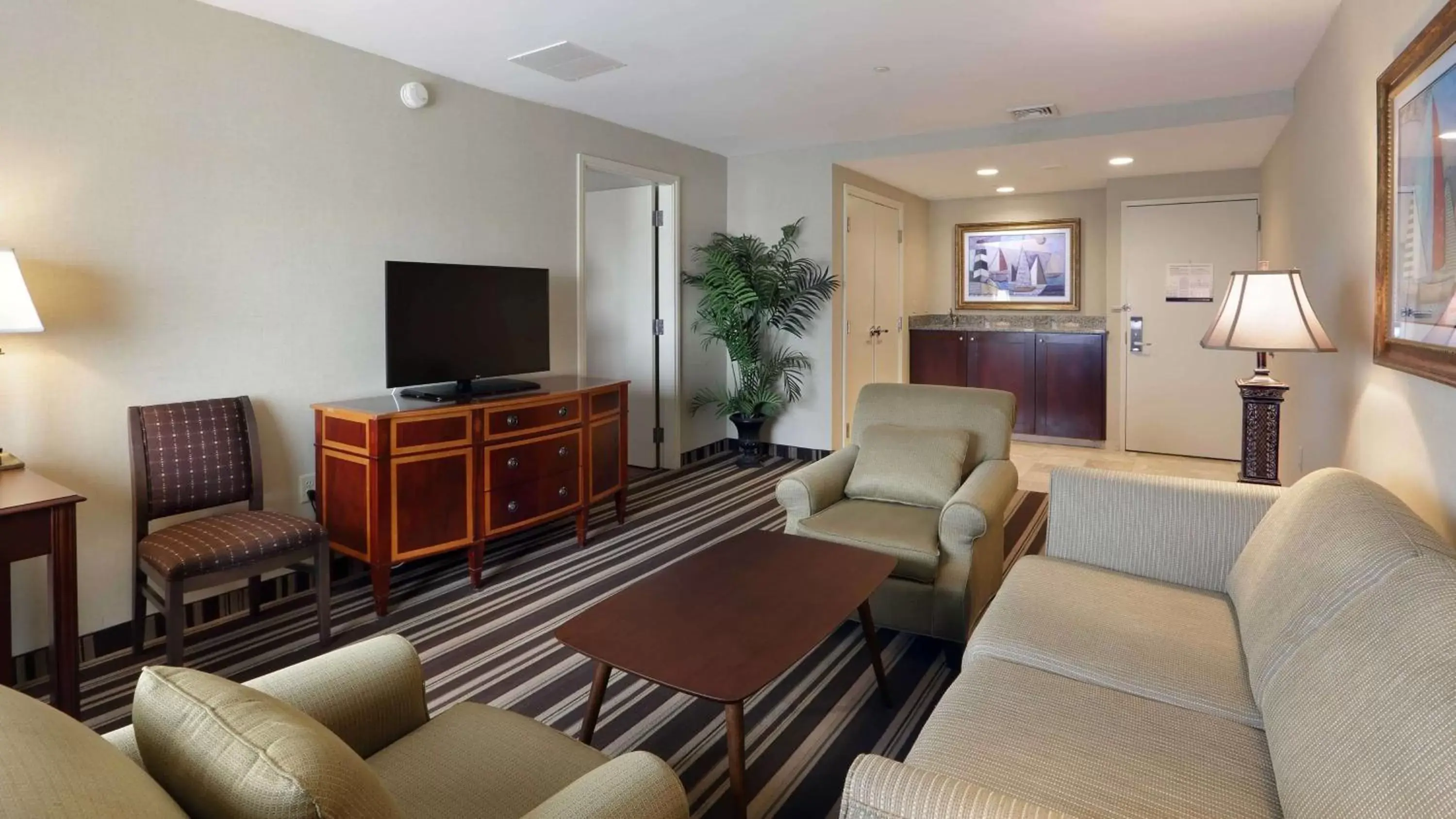 Bedroom, Seating Area in Hampton Inn Boston-Natick