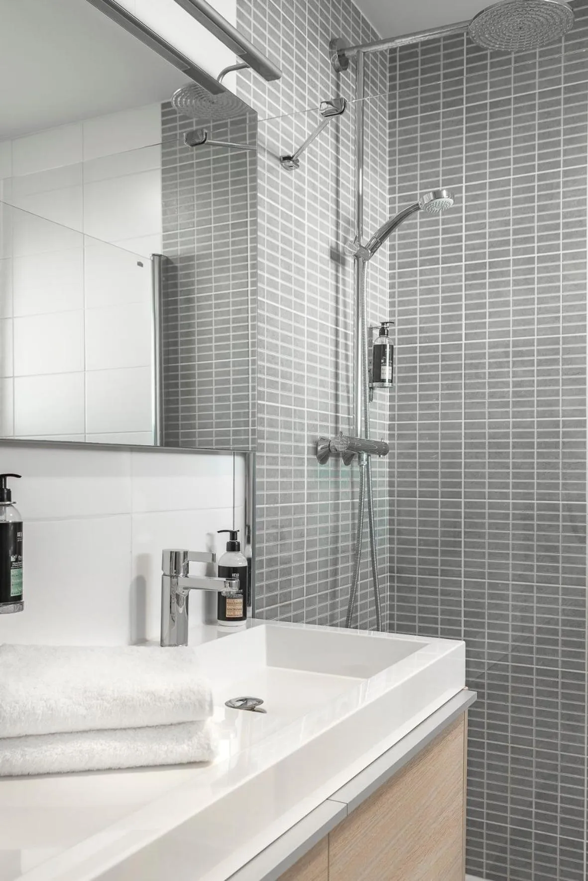 Bathroom in Hôtel la Magnaneraie