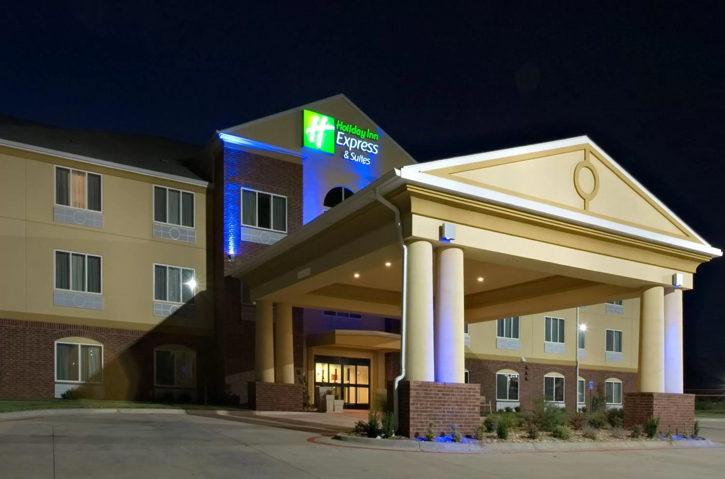 Property Building in Holiday Inn Express Childress, an IHG Hotel