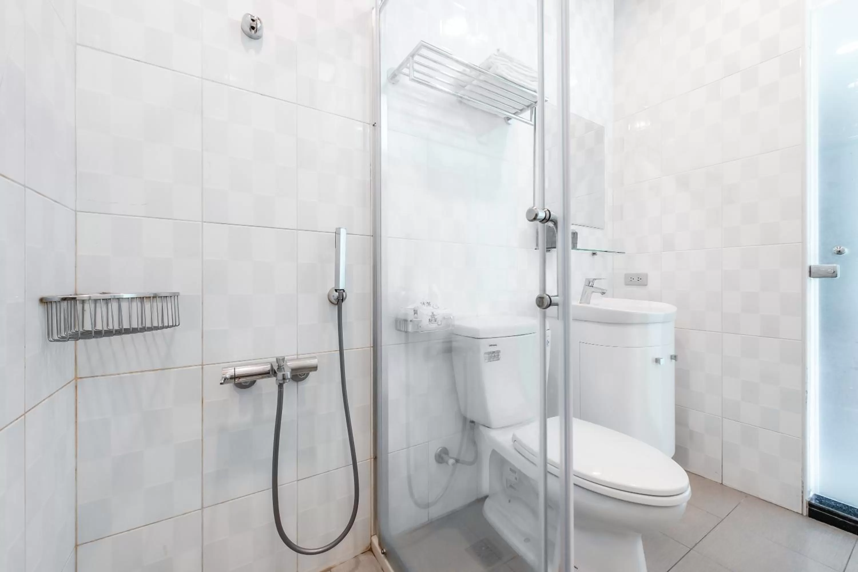 Bathroom in lightness Station Inn