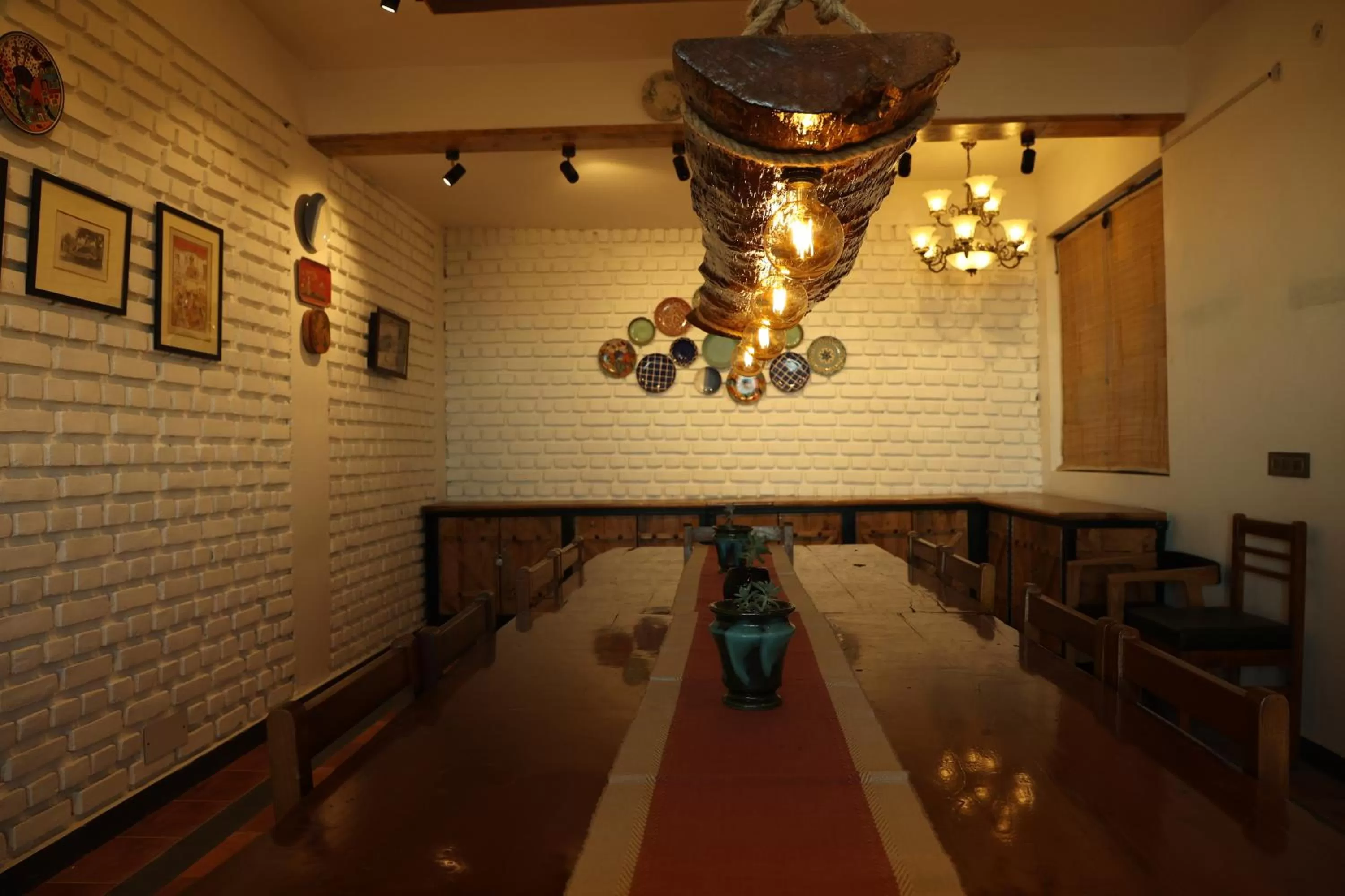 Restaurant/places to eat in The Lanswood Estate