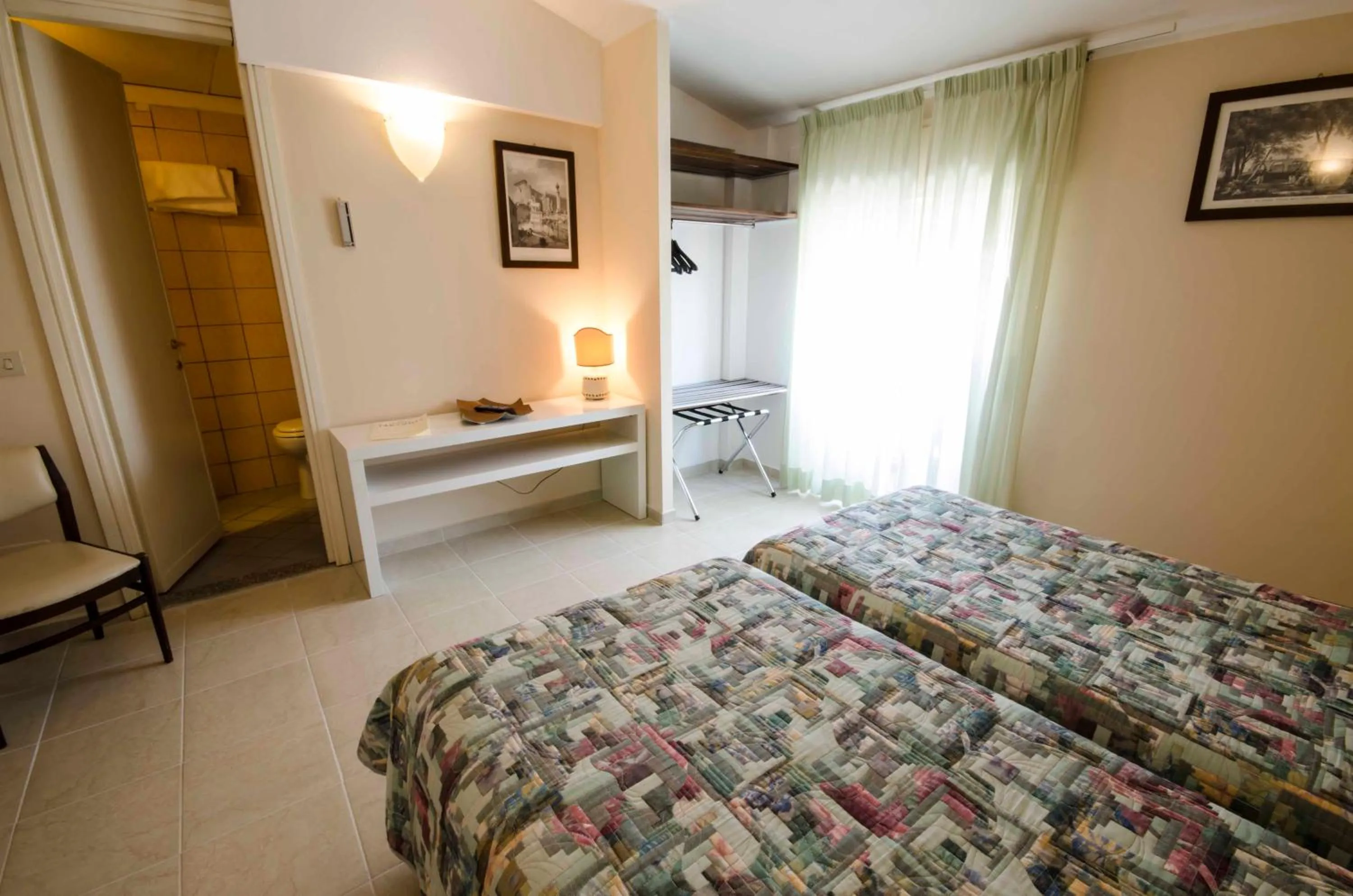 Photo of the whole room, Bed in Hotel Tarconte