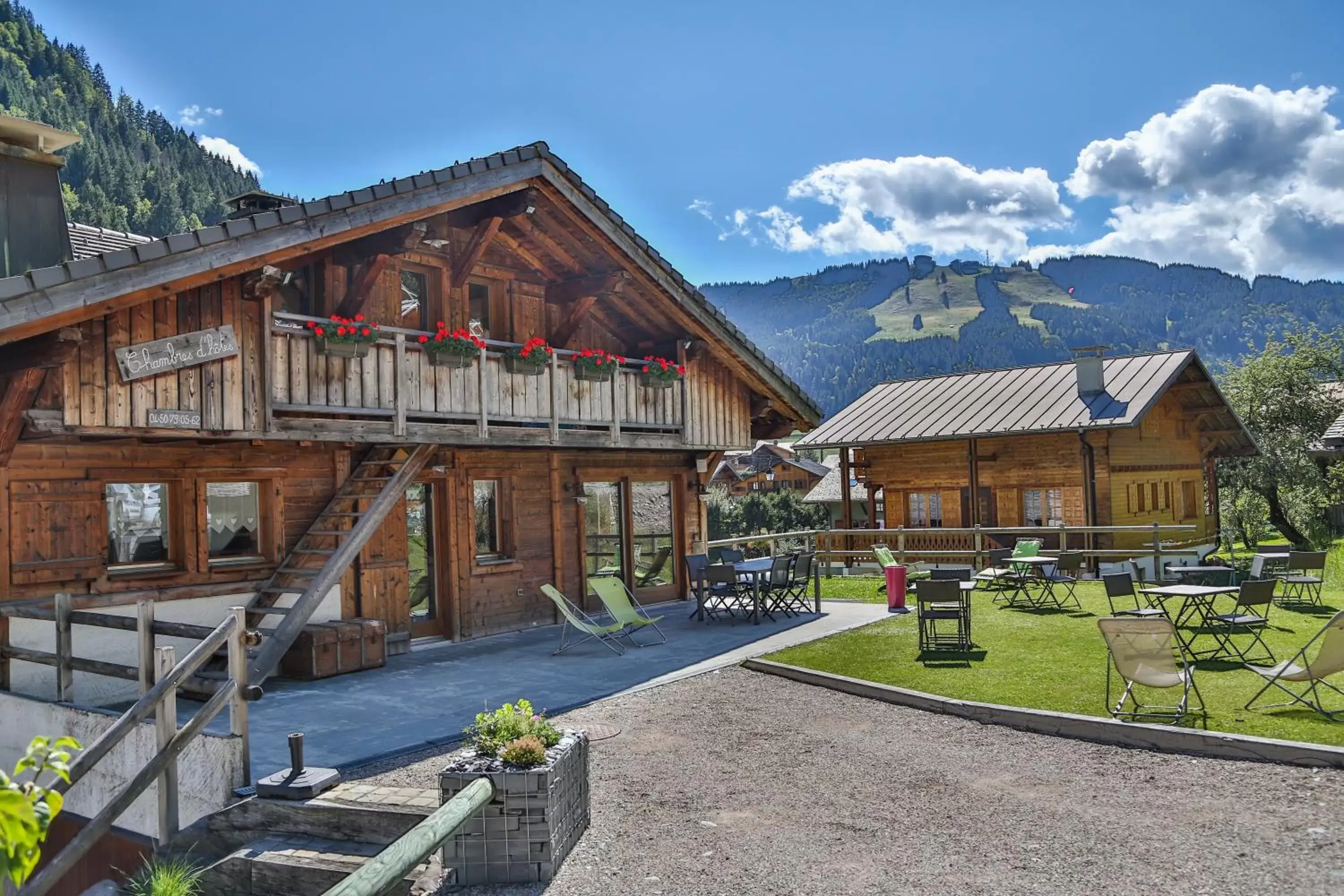 Property Building in Bed and Breakfast Chalet Manava