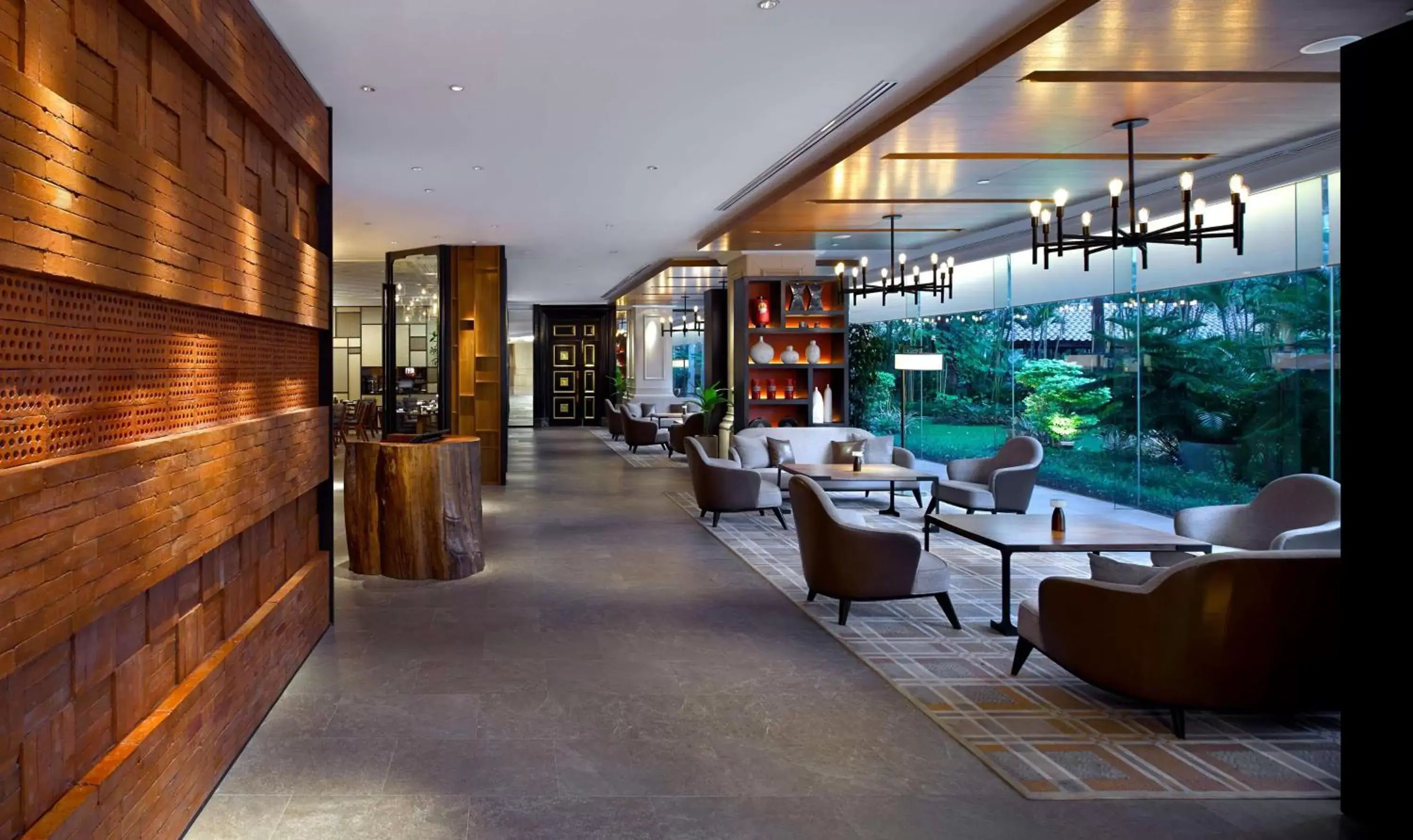 Restaurant/places to eat, Lobby/Reception in Shangri-La Jakarta