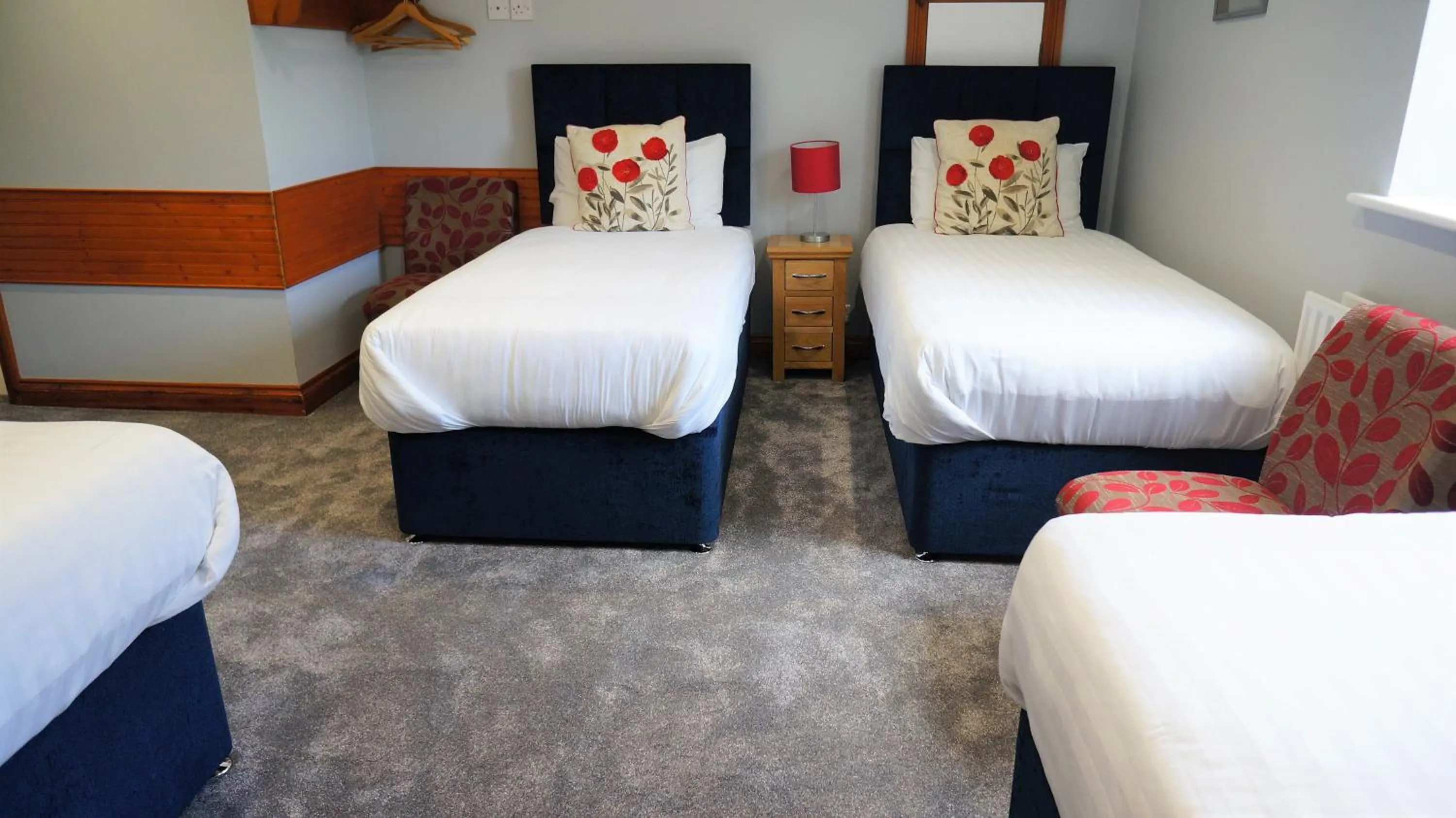 Bed in The Lawn Guest House Gatwick