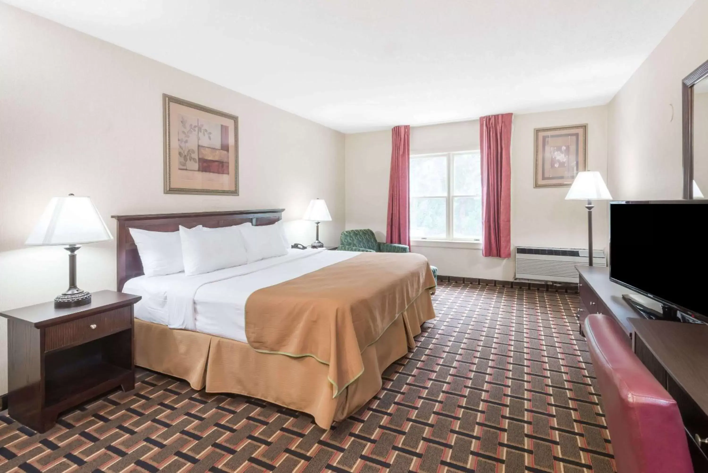 Photo of the whole room, Bed in Ramada by Wyndham Groton