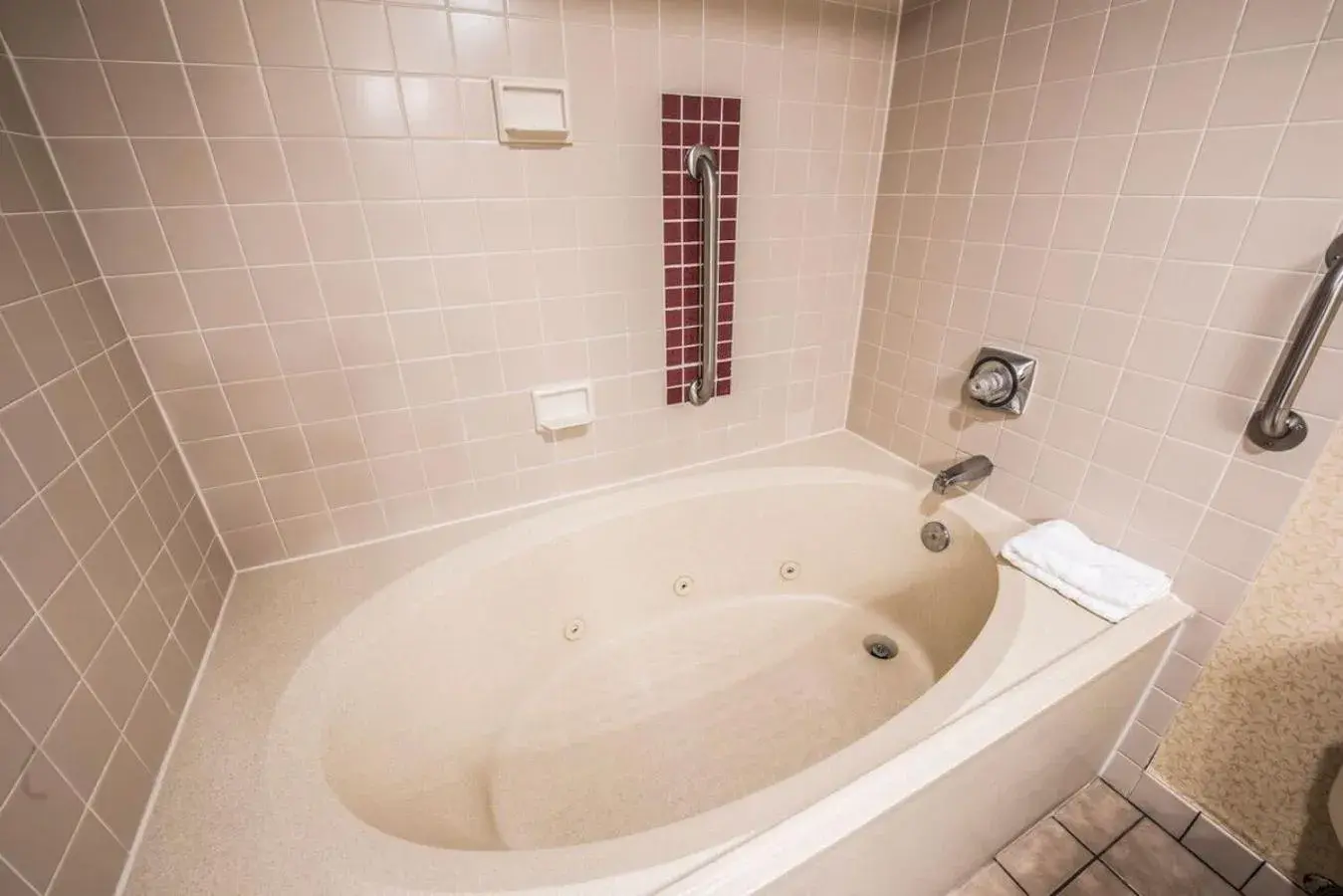 Bathroom in Lodge Of The Ozarks