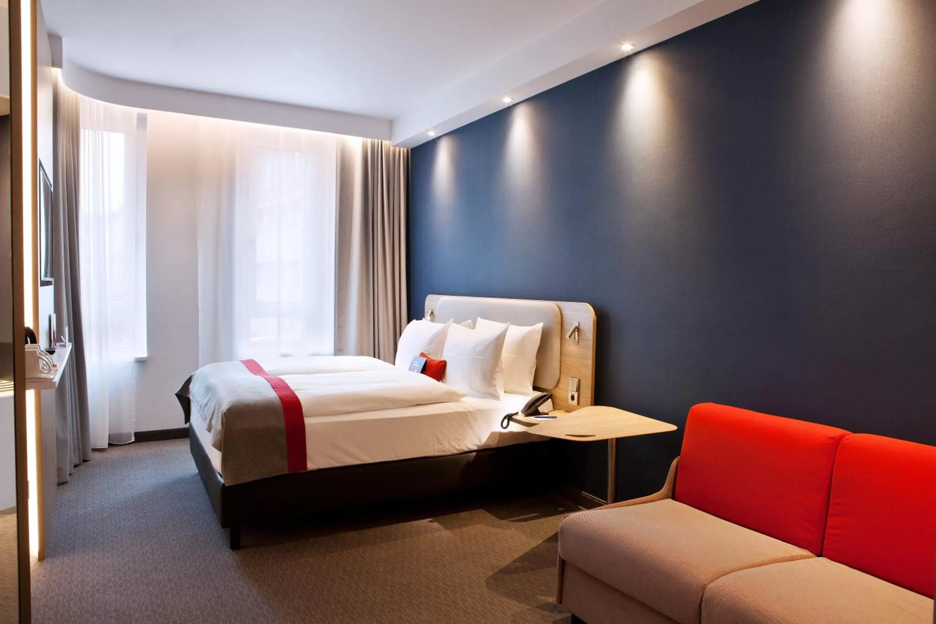 Bedroom, Bed in Holiday Inn Express - Darmstadt, an IHG Hotel