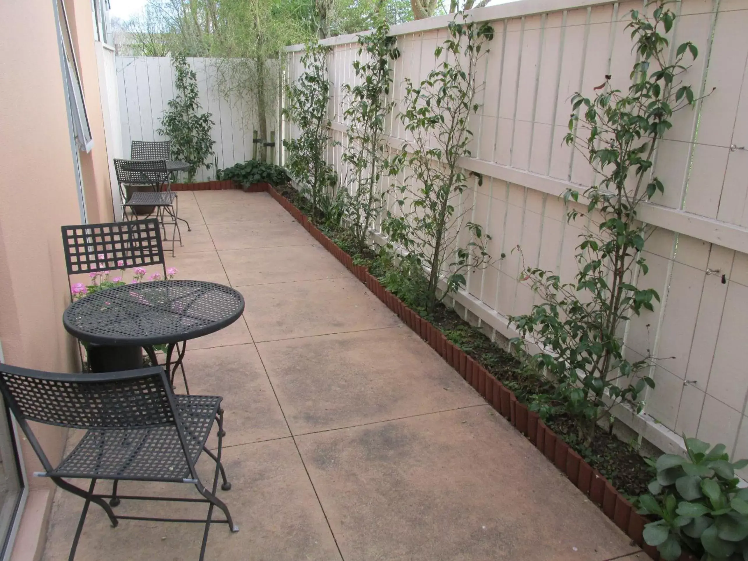 Patio, Balcony/Terrace in 166 Majestic Court Motel