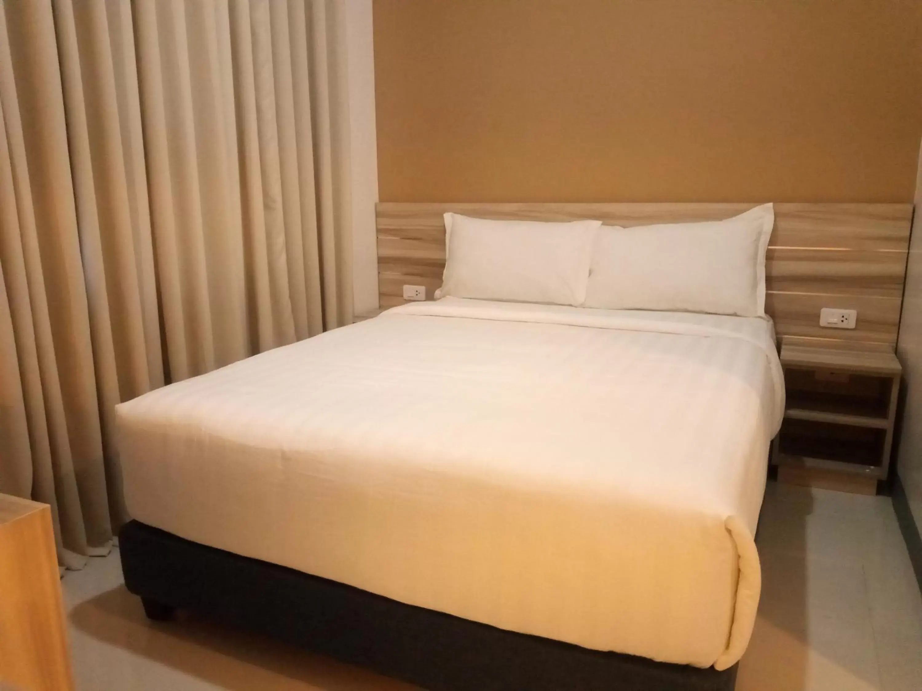 Bed in Figtree Hotel