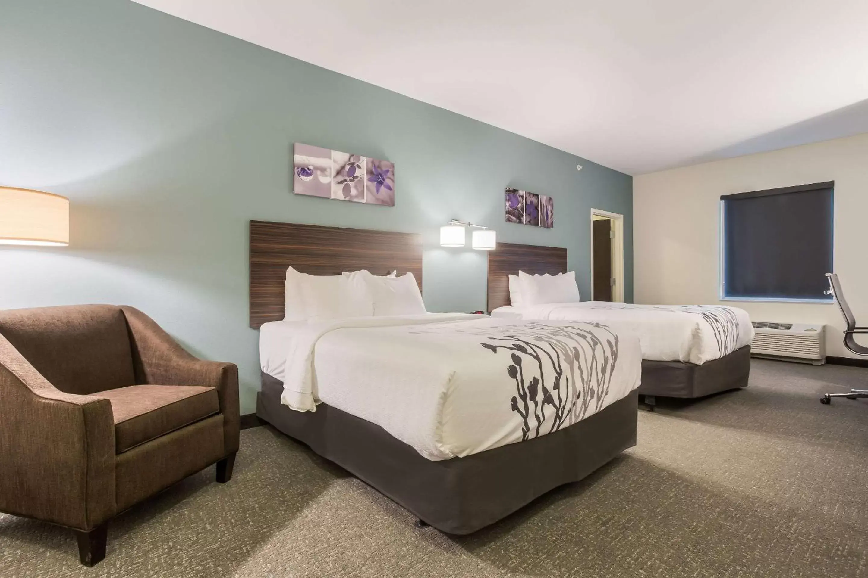 Photo of the whole room, Bed in Sleep Inn & Suites Webb City