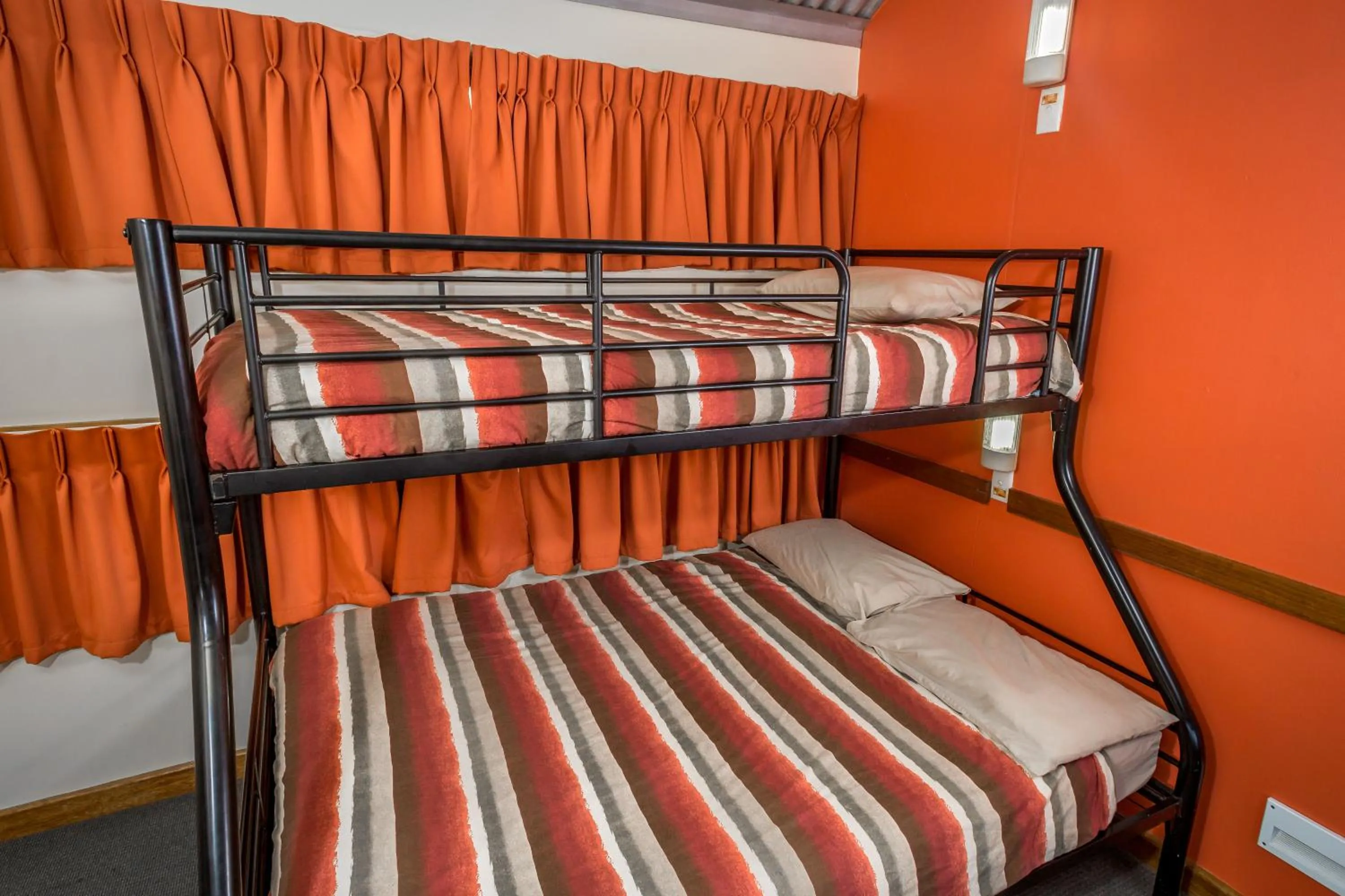 Bedroom, Bed in YHA Alice Springs