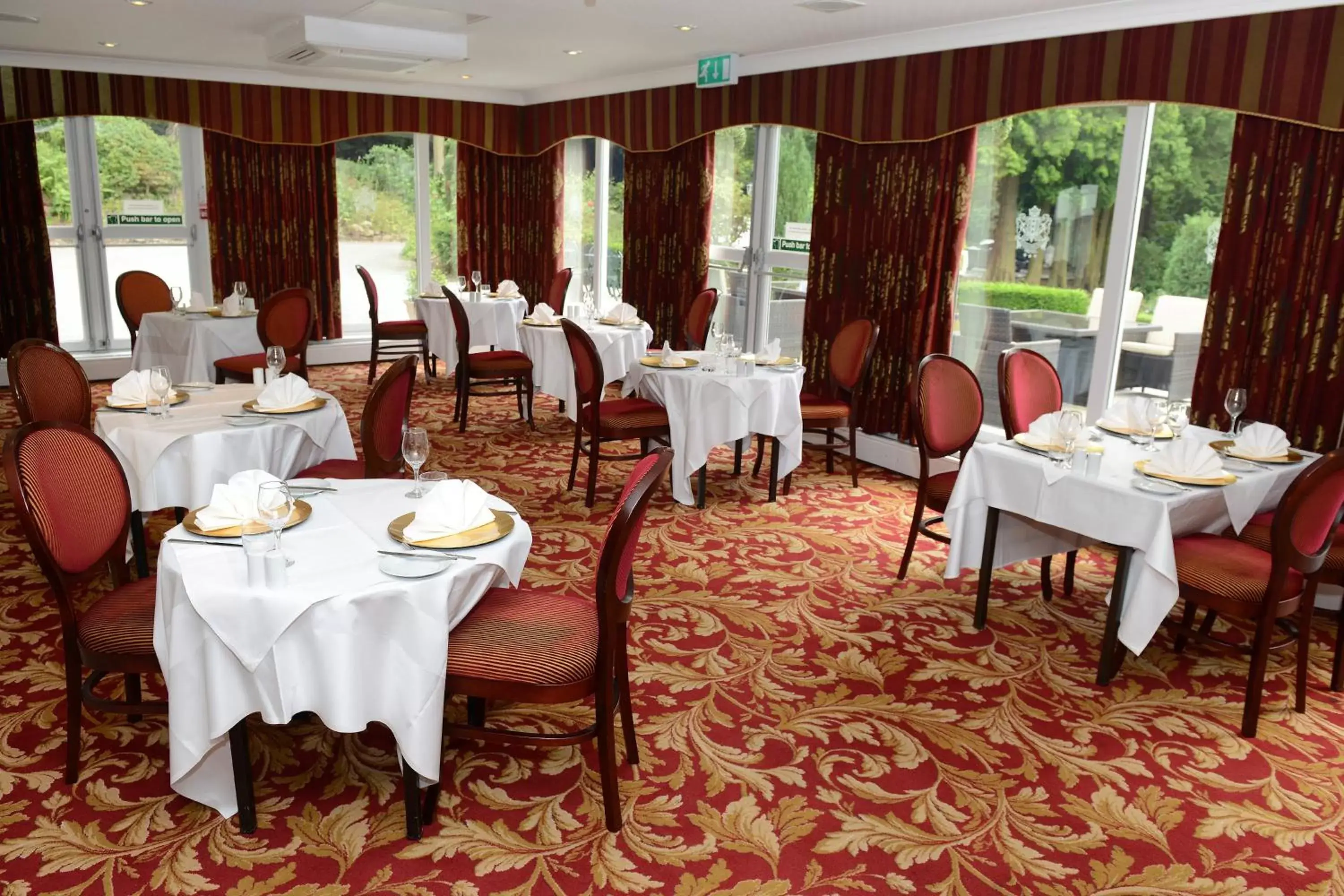 Lounge or bar, Restaurant/Places to Eat in Buckatree Hall Hotel