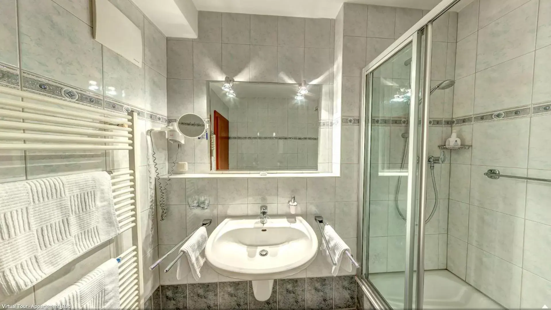 Shower, Bathroom in Hotel Nordkap